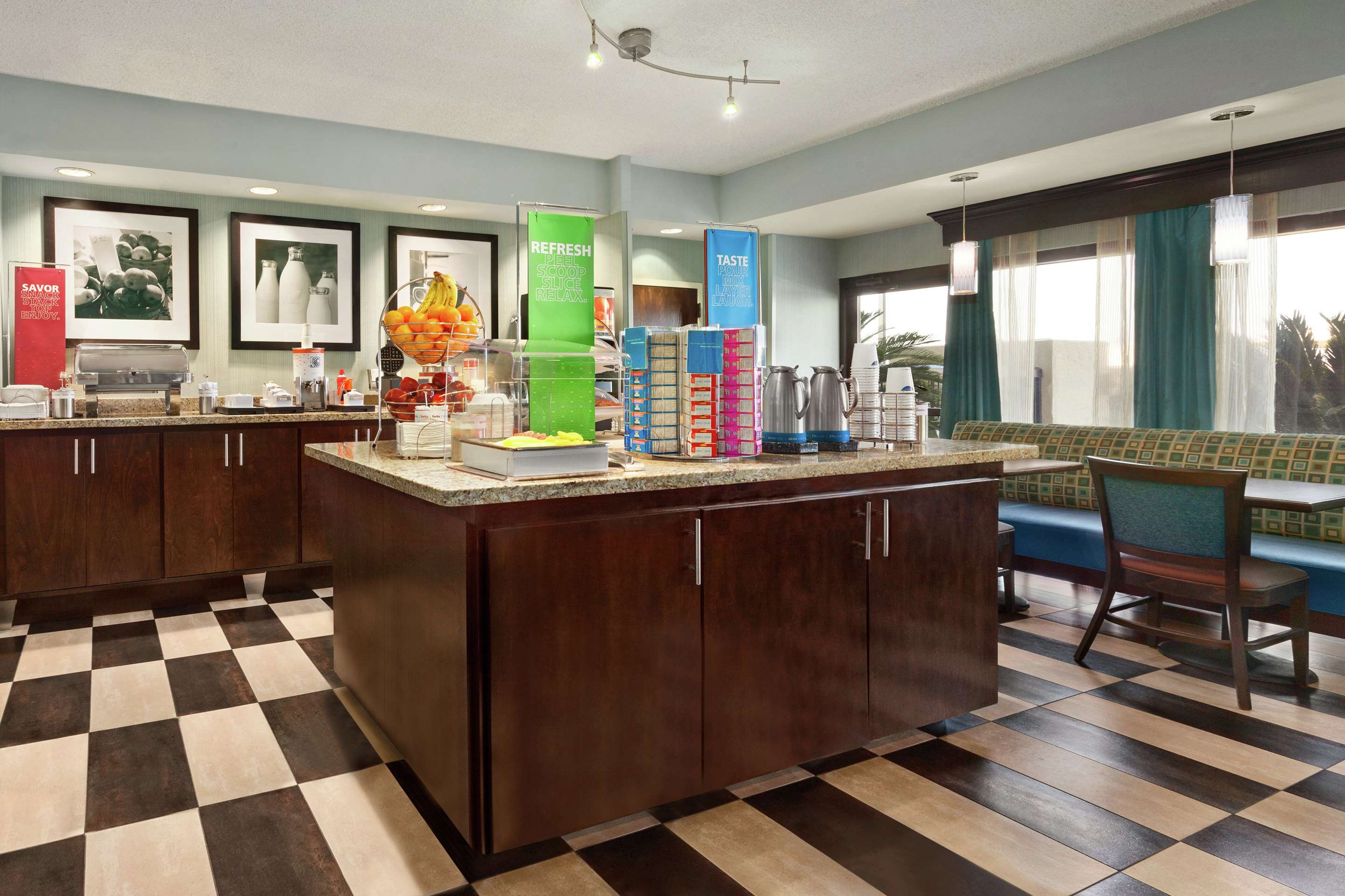 Breakfast Area | Hampton Inn Houston Northwest