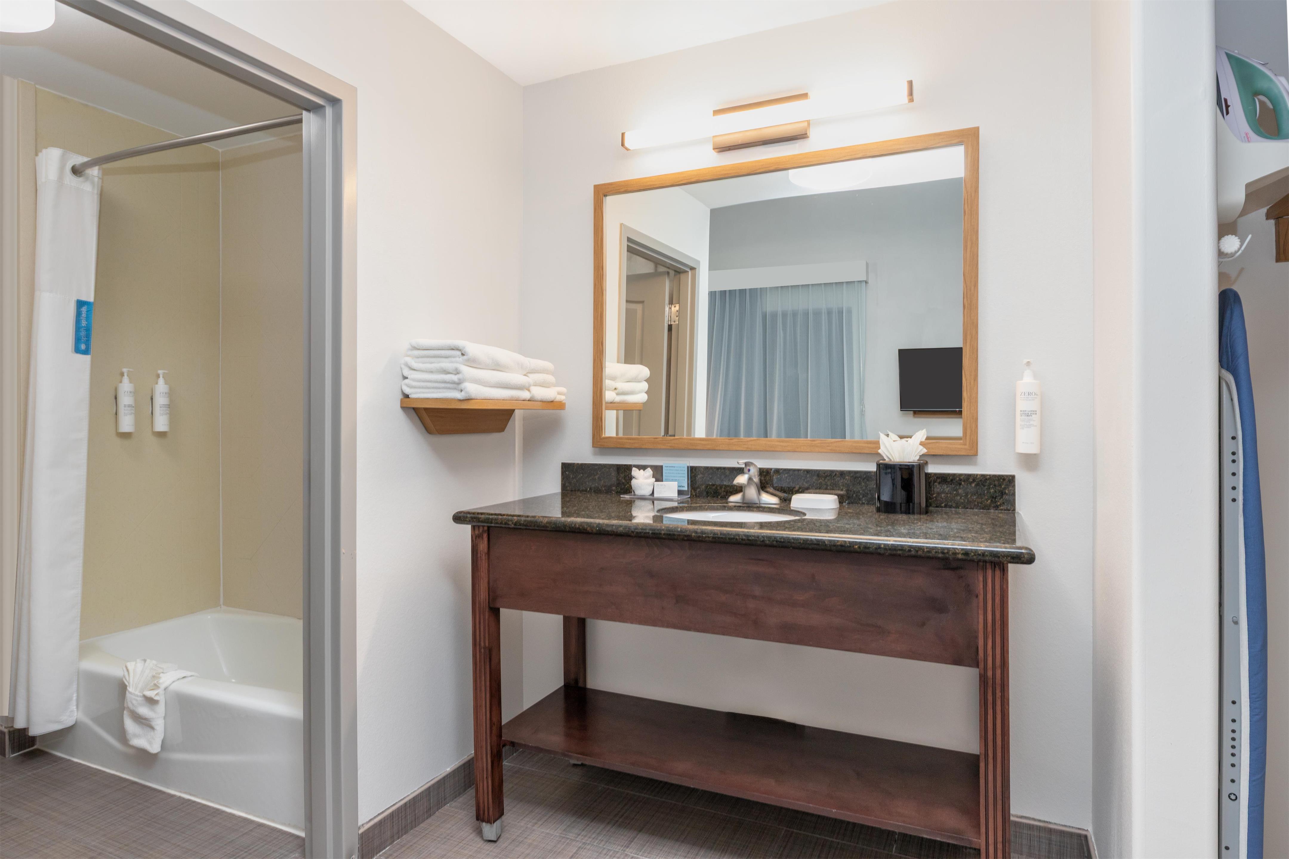 Guest room bath