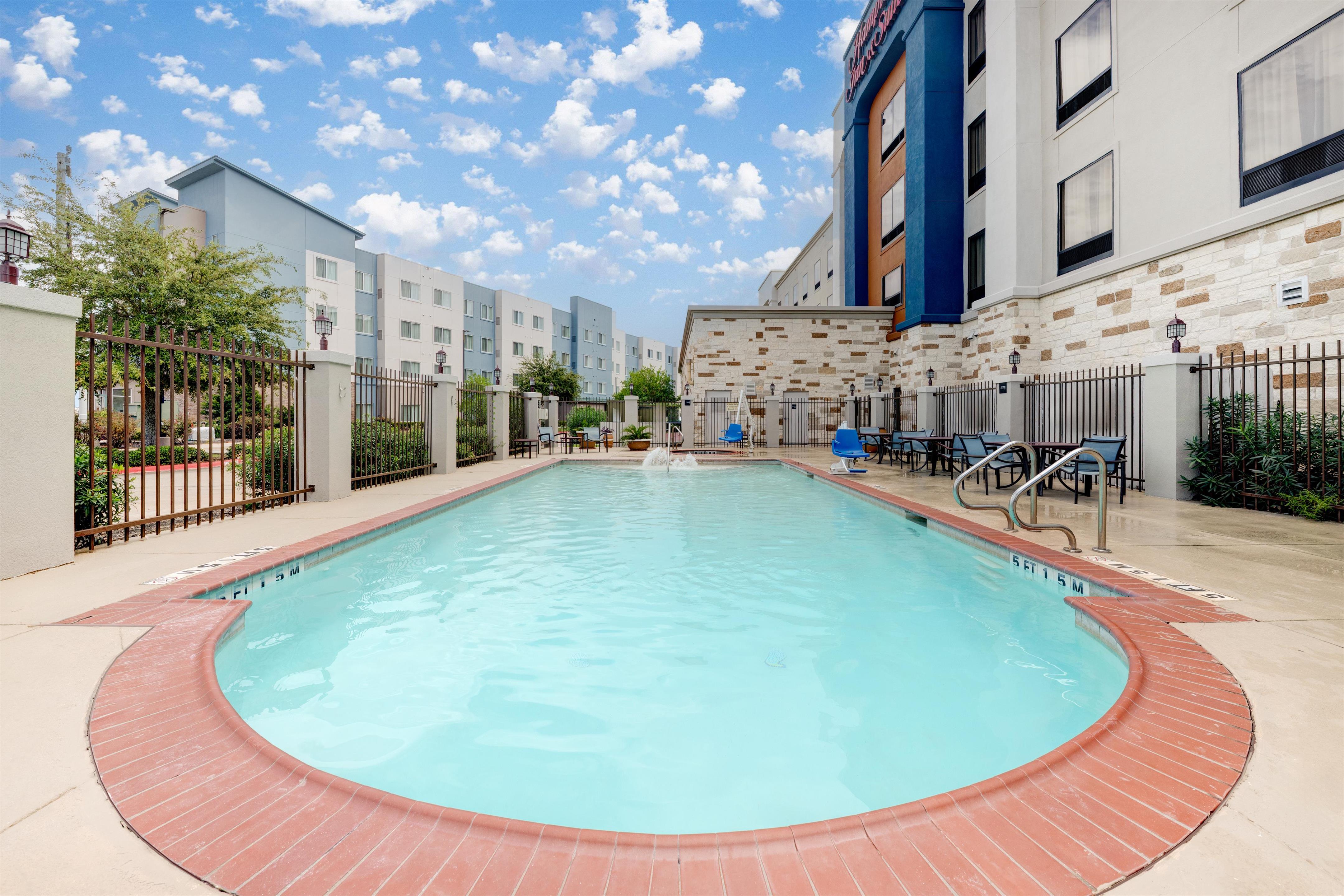 Pool | Hampton Inn & Suites Houston/Pasadena