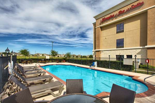 Pool - Hampton Inn & Suites Rosenberg