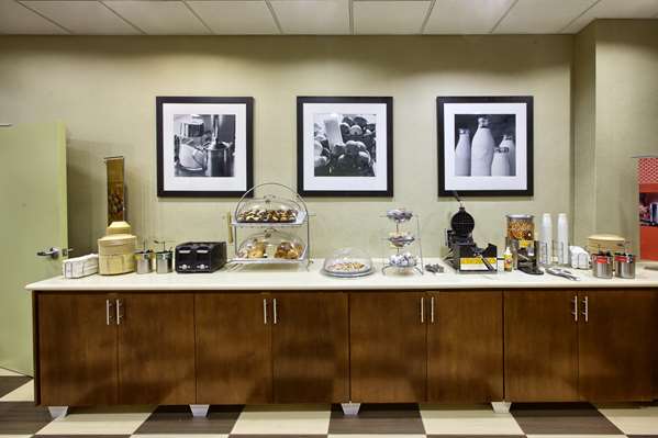 Restaurant - Hampton Inn & Suites Rosenberg