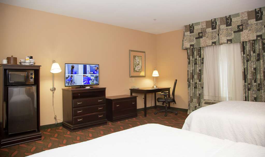 Hampton Inn and Suites Houston-Rosenberg Room Type - 2QN MOB HEA ACC TUB STU NS