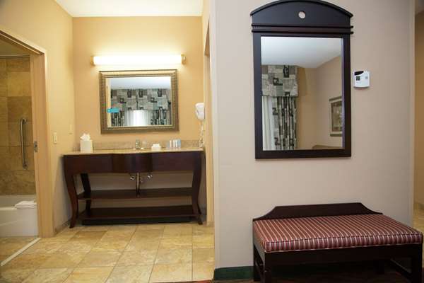  - Hampton Inn & Suites Rosenberg