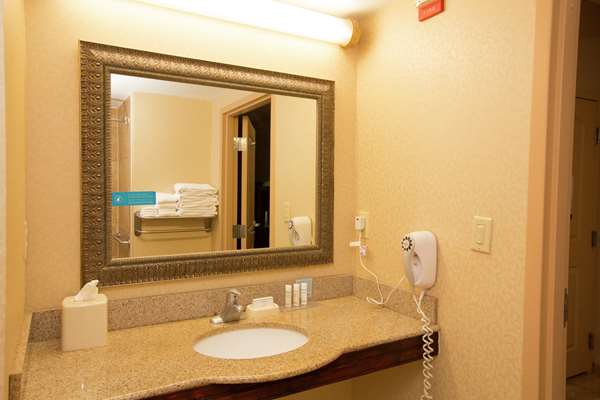  - Hampton Inn & Suites Rosenberg