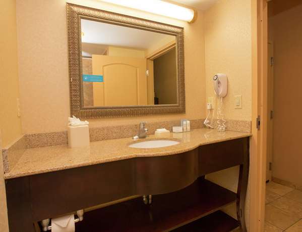  - Hampton Inn & Suites Rosenberg