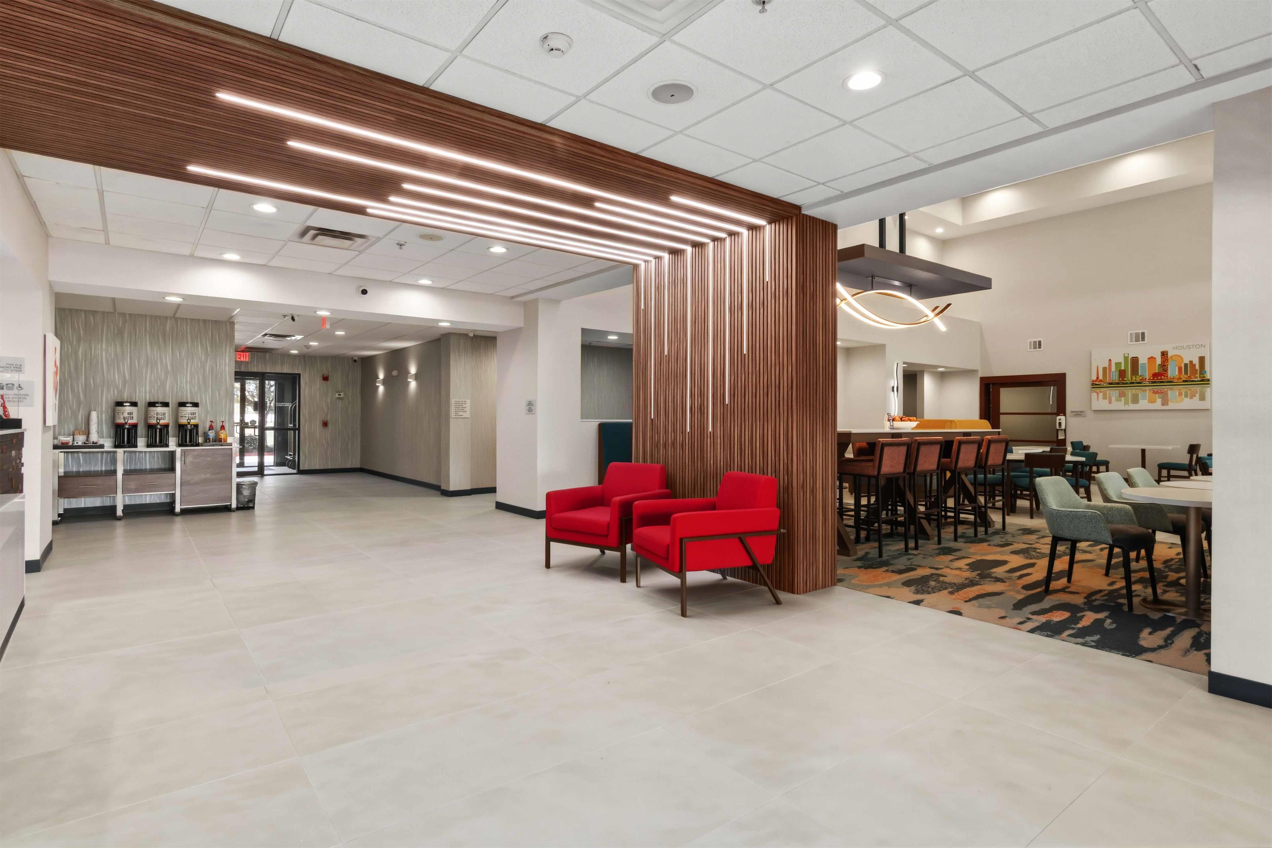 Lobby | Hampton Inn & Suites Houston - Rosenberg