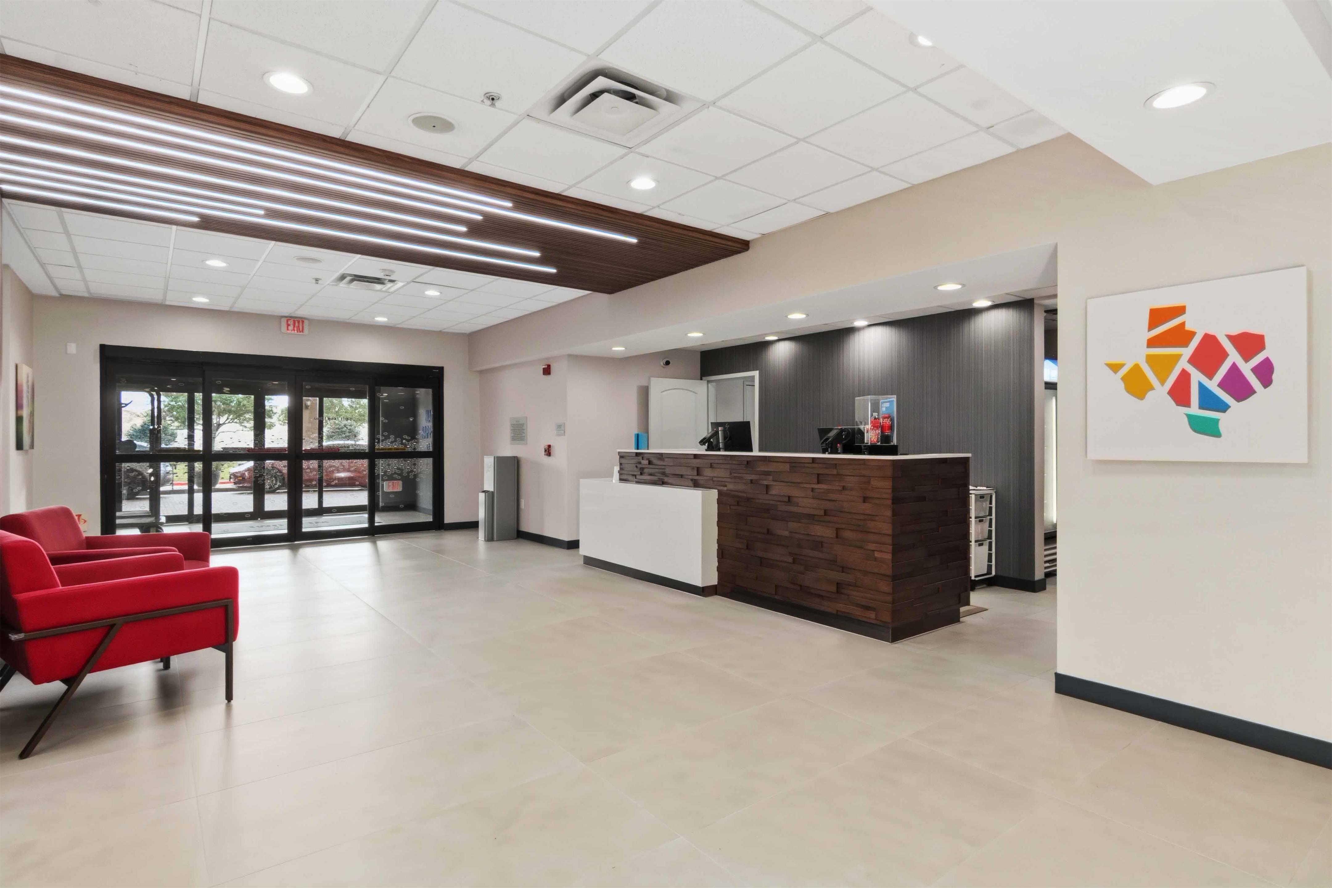 Reception | Hampton Inn & Suites Houston - Rosenberg