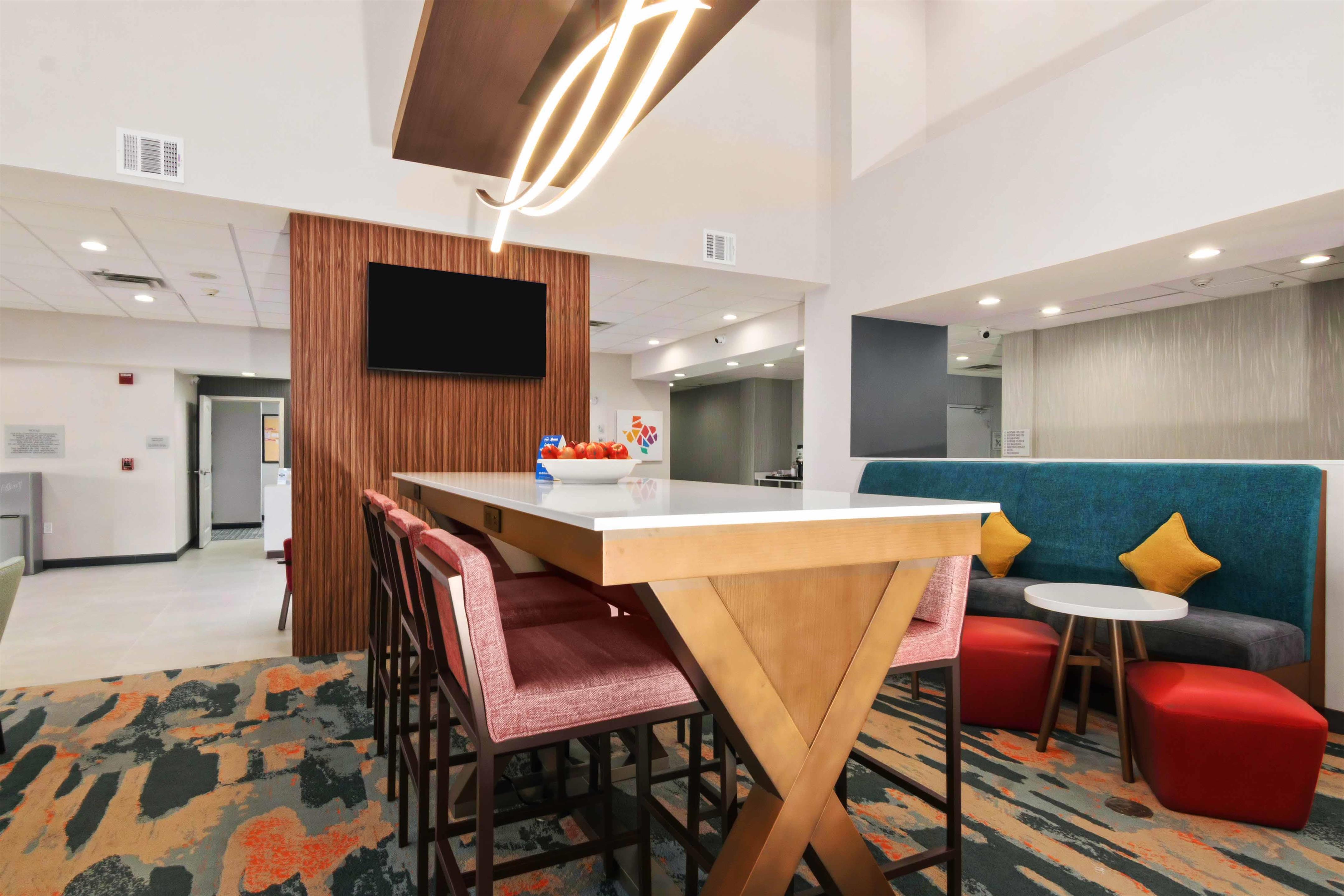Breakfast Area | Hampton Inn & Suites Houston - Rosenberg