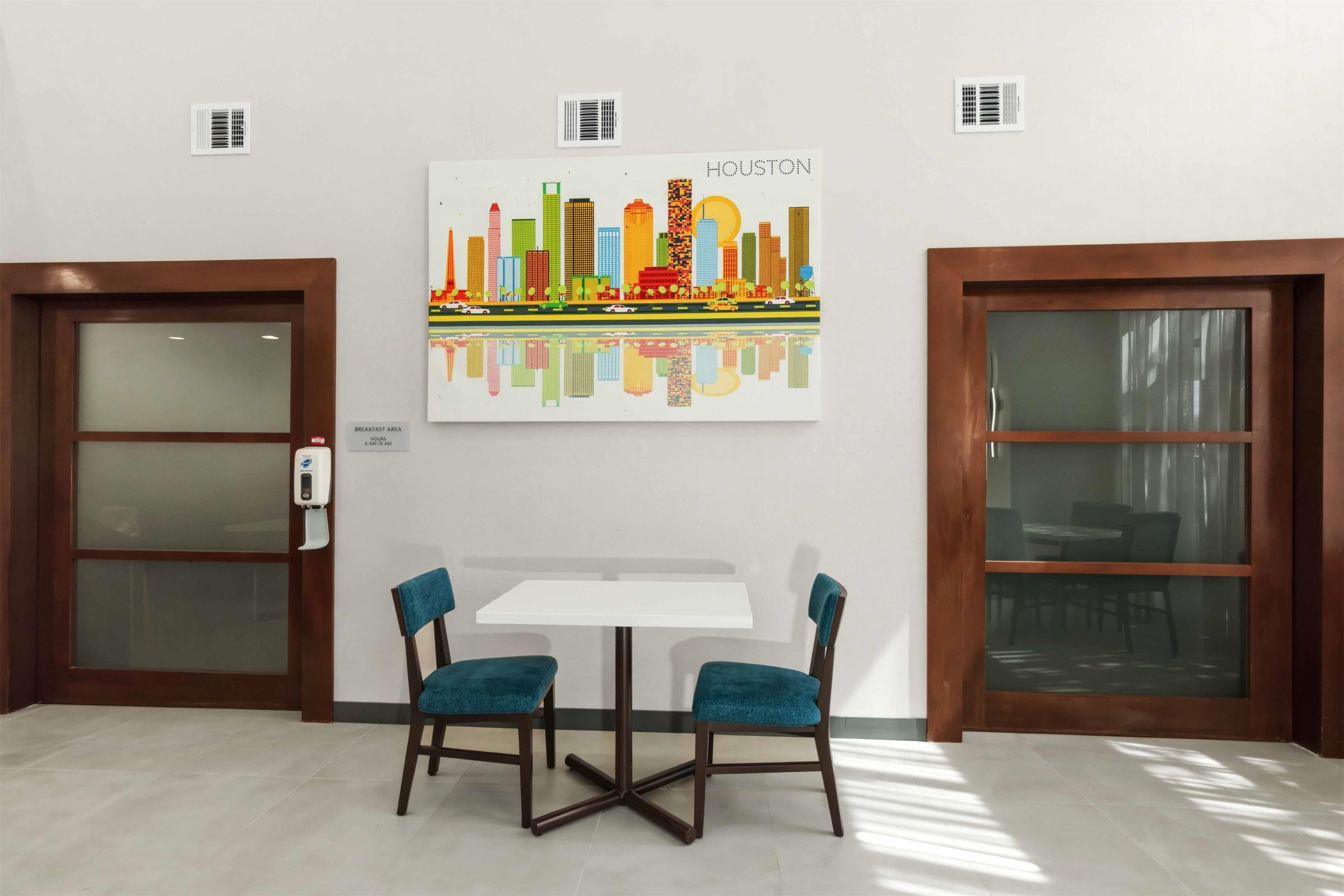 Breakfast Area | Hampton Inn & Suites Houston - Rosenberg