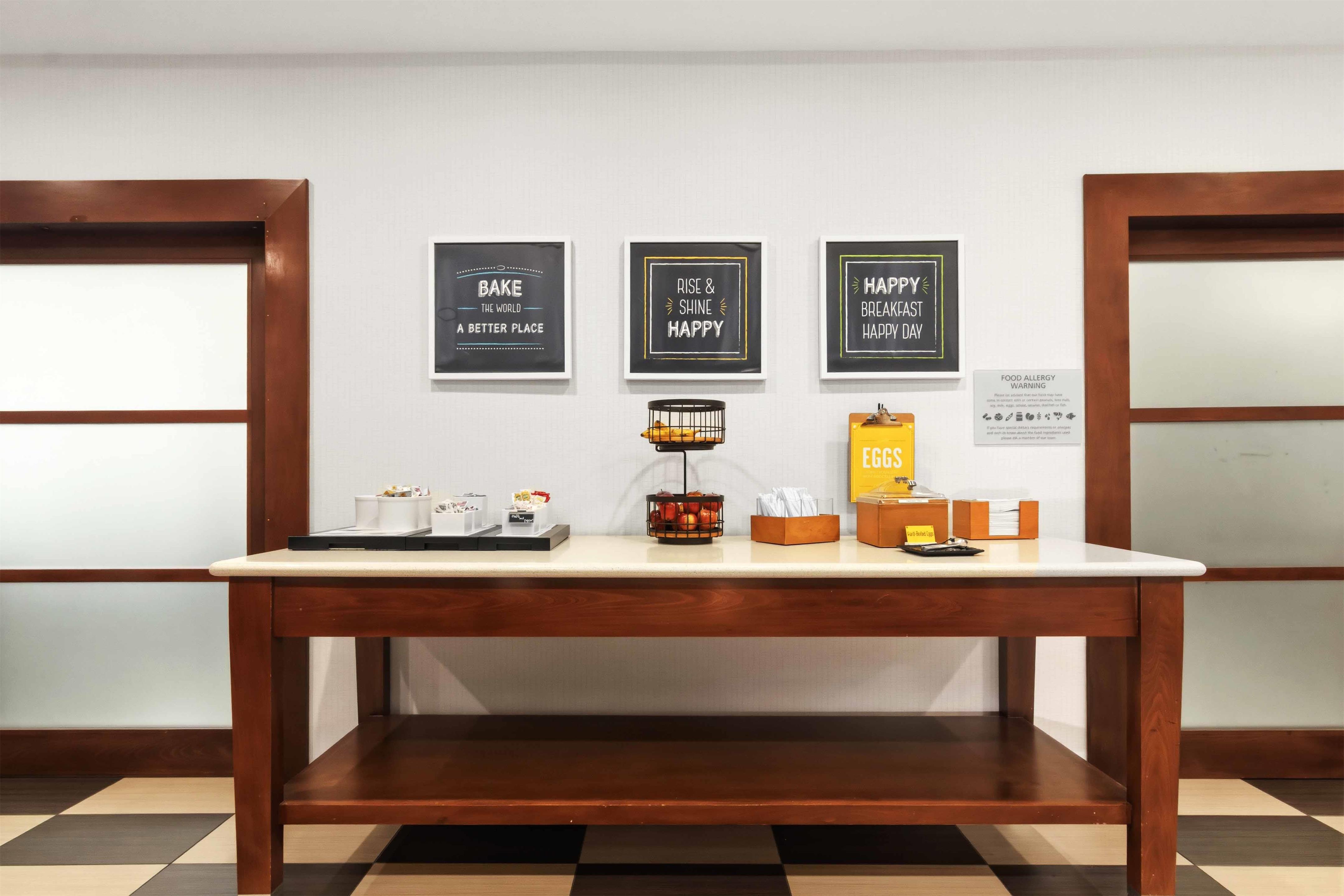 Breakfast Area | Hampton Inn & Suites Houston - Rosenberg