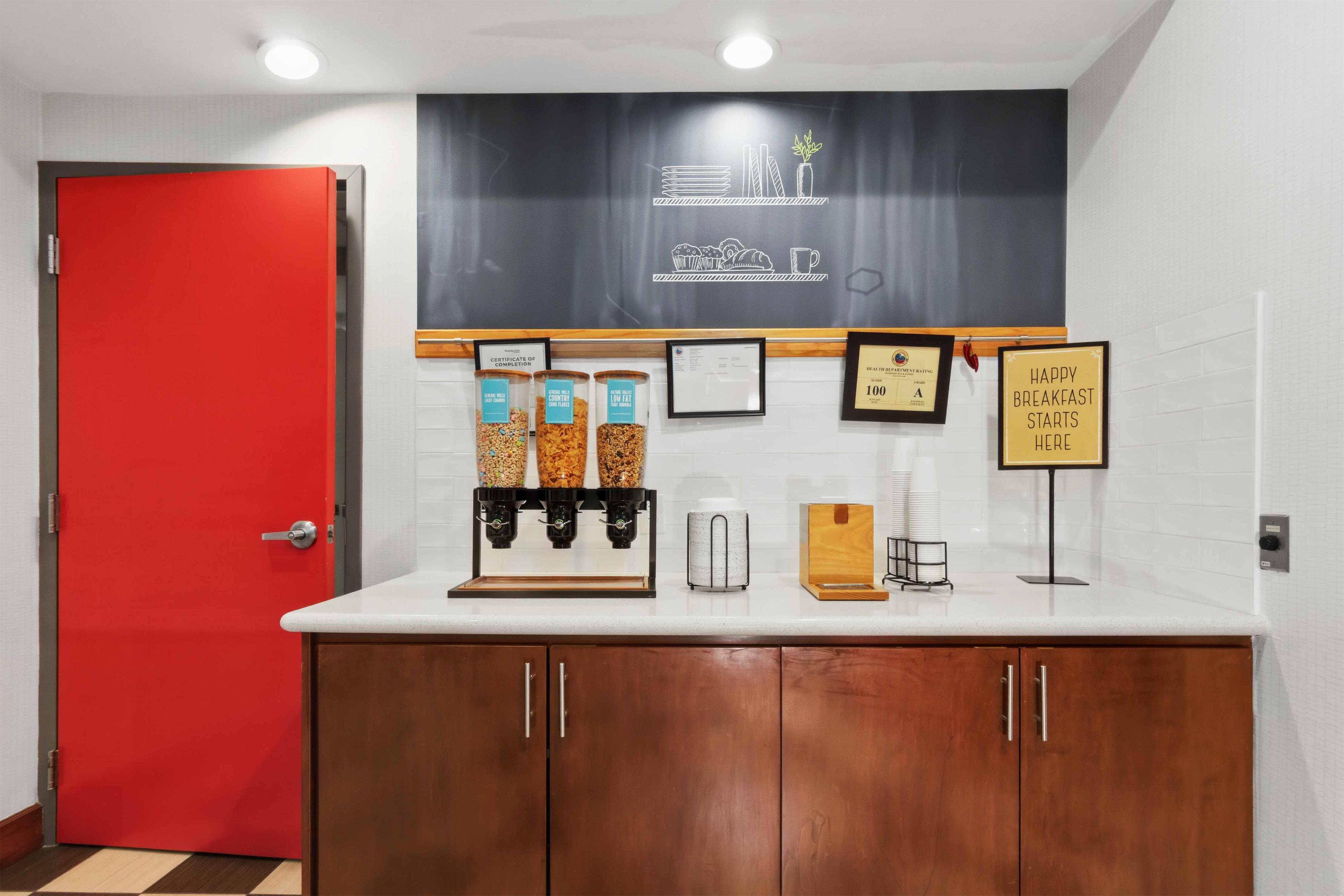 Breakfast Area | Hampton Inn & Suites Houston - Rosenberg