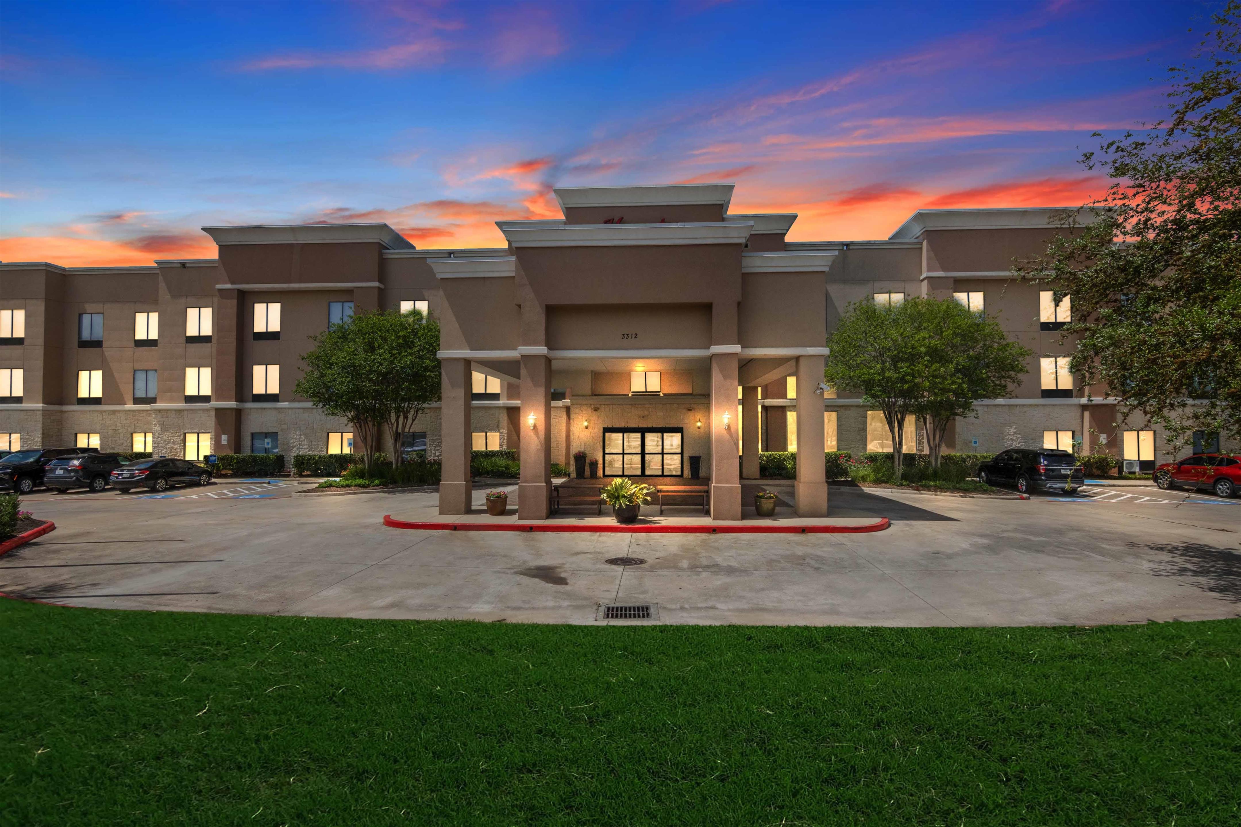 Exterior | Hampton Inn & Suites Houston - Rosenberg