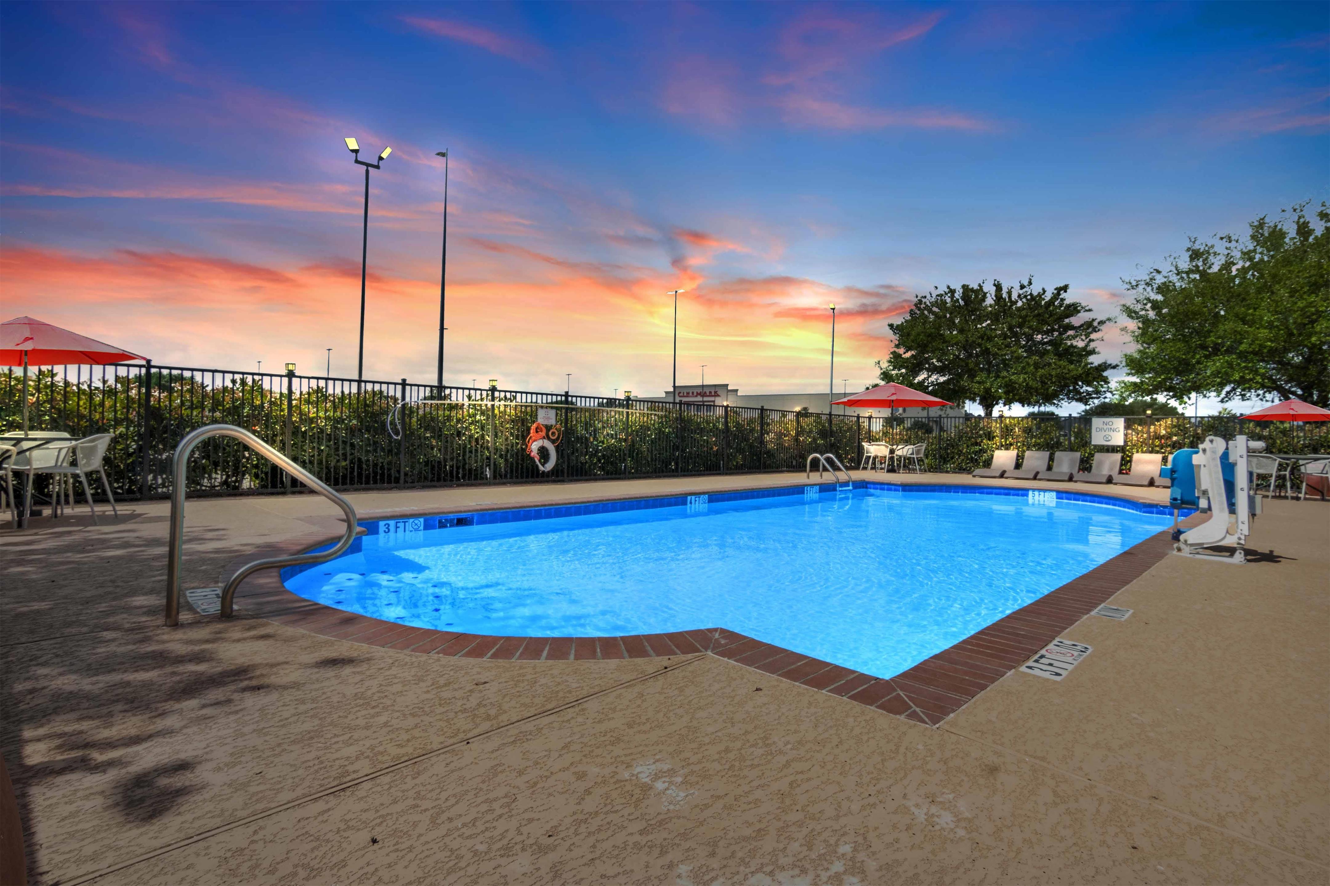 Pool | Hampton Inn & Suites Houston - Rosenberg
