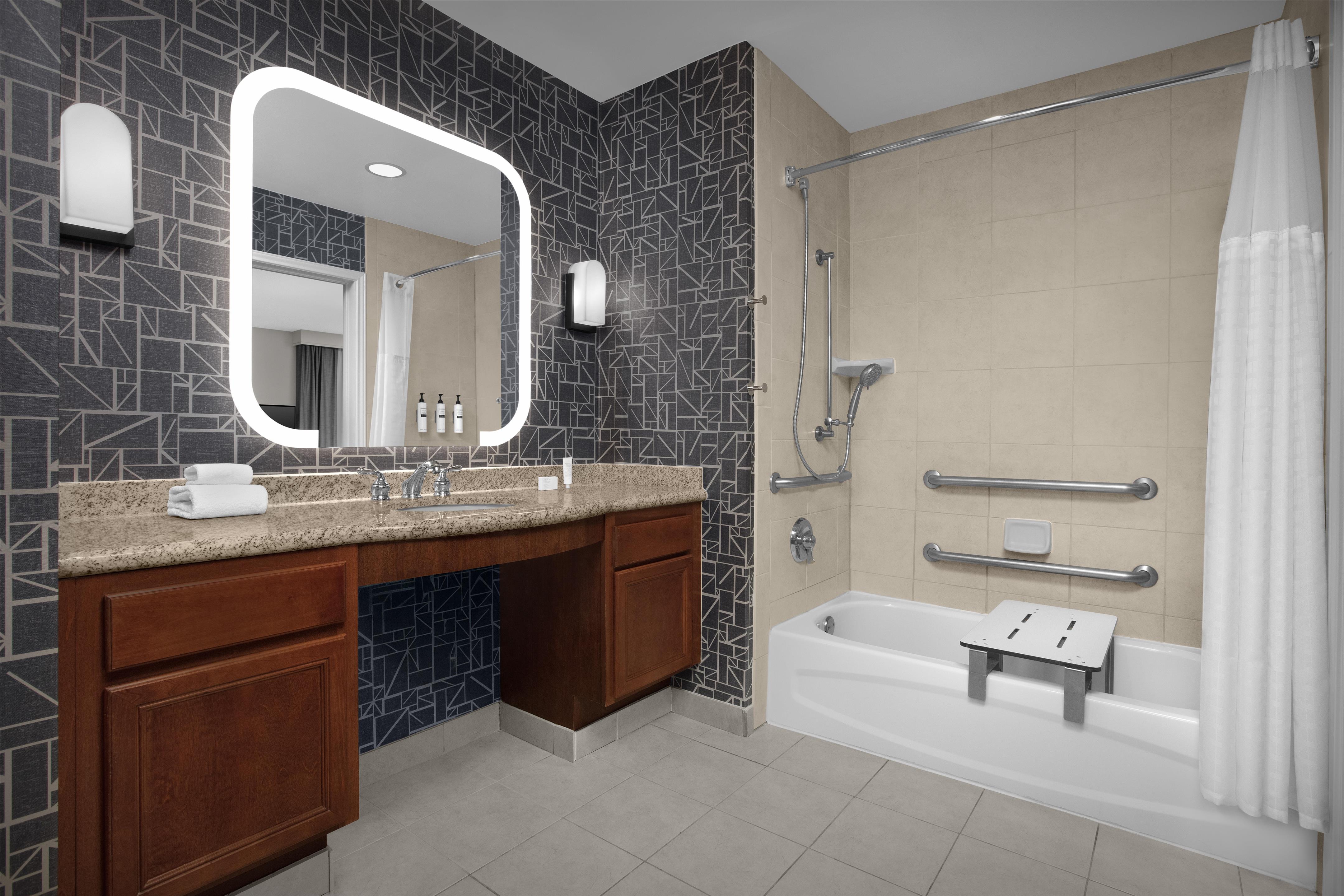 Guest room bath
