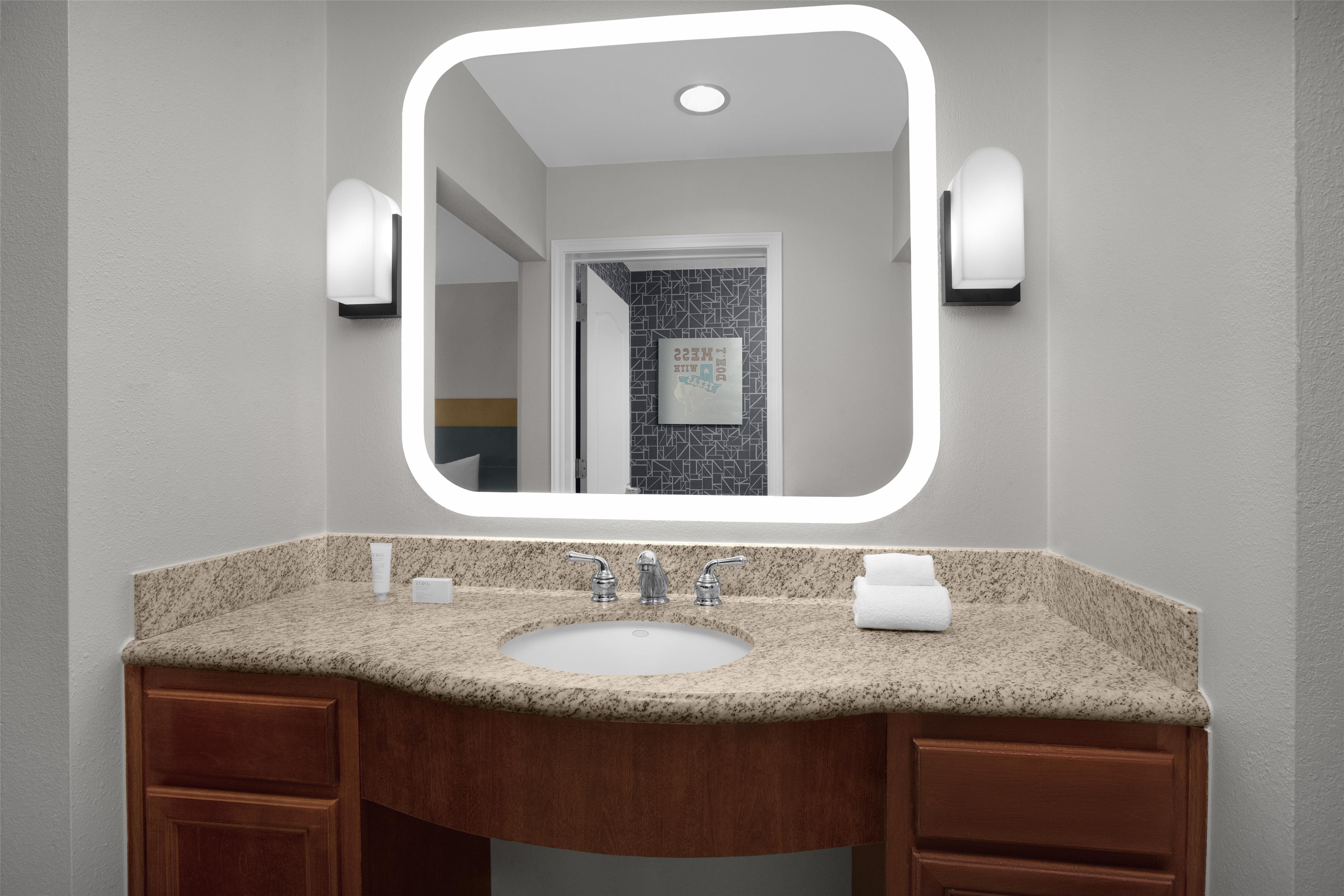 Guest room bath