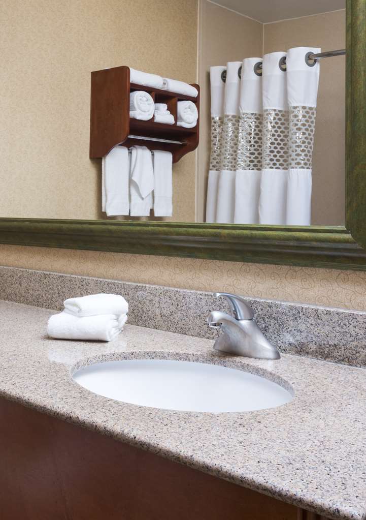 Hampton Inn Stafford-guestroom-Guest Room,Bathroom,On-Site.jpg