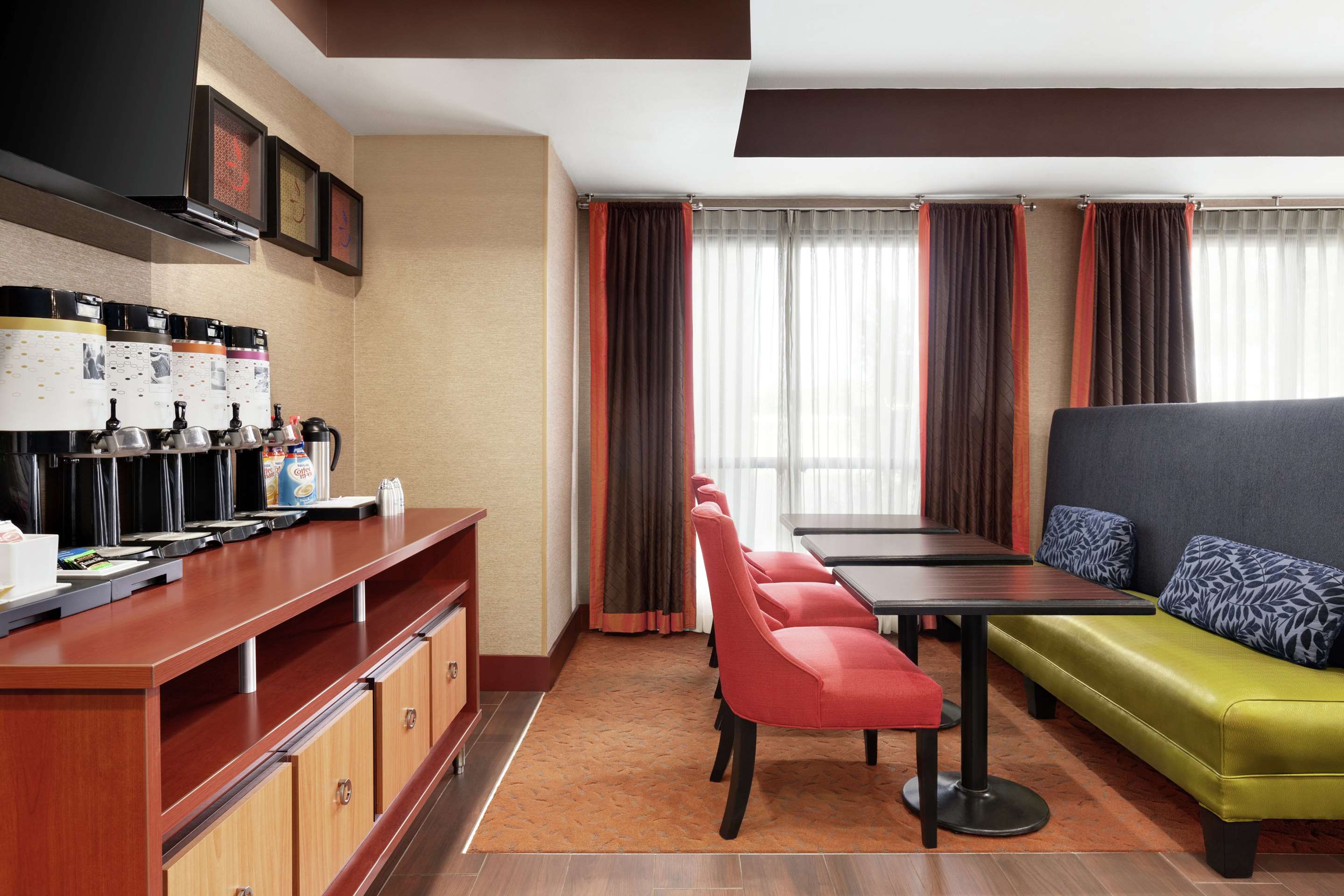 Lobby | Hampton Inn Houston/Stafford