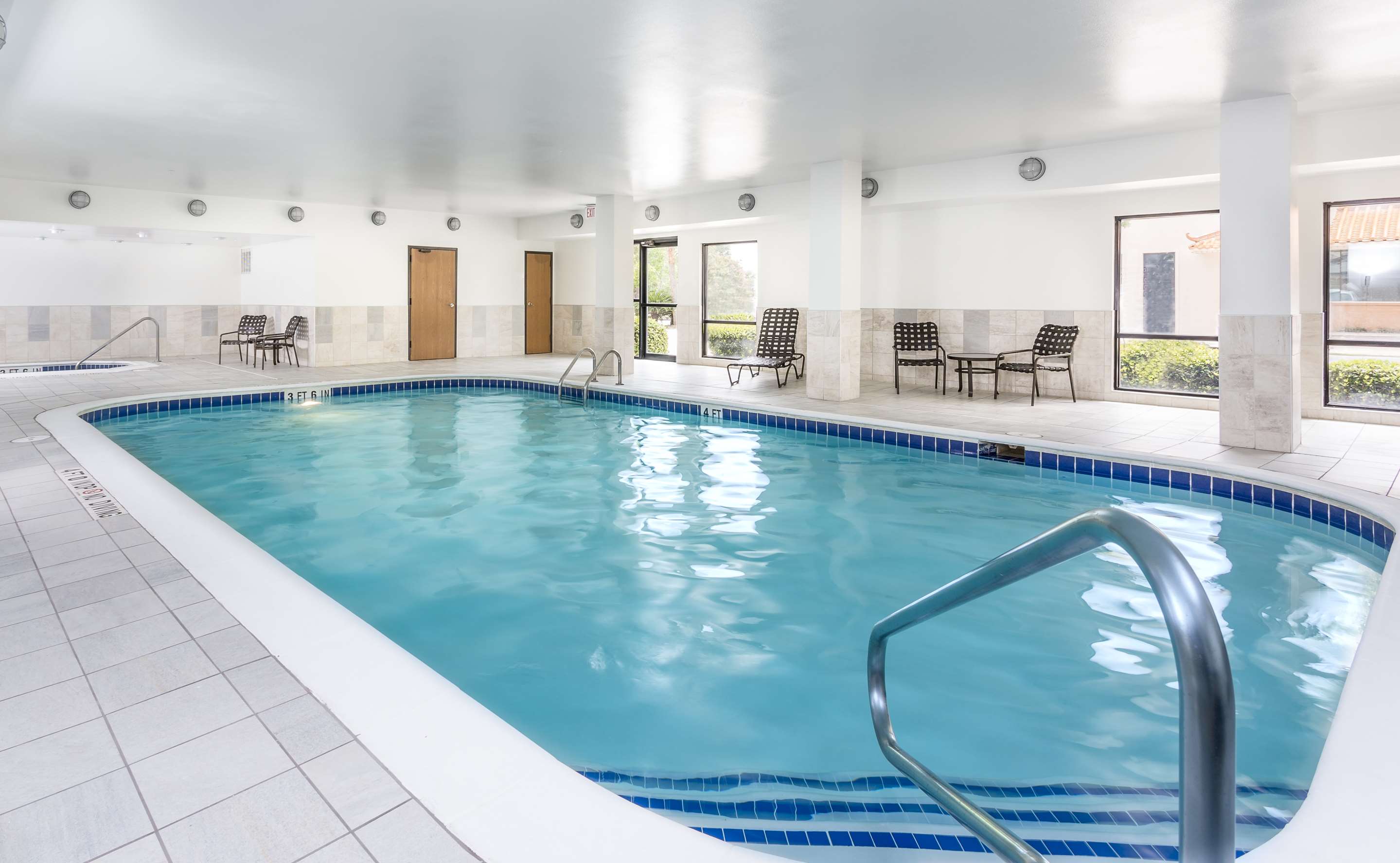 Pool | Hampton Inn Houston/Stafford