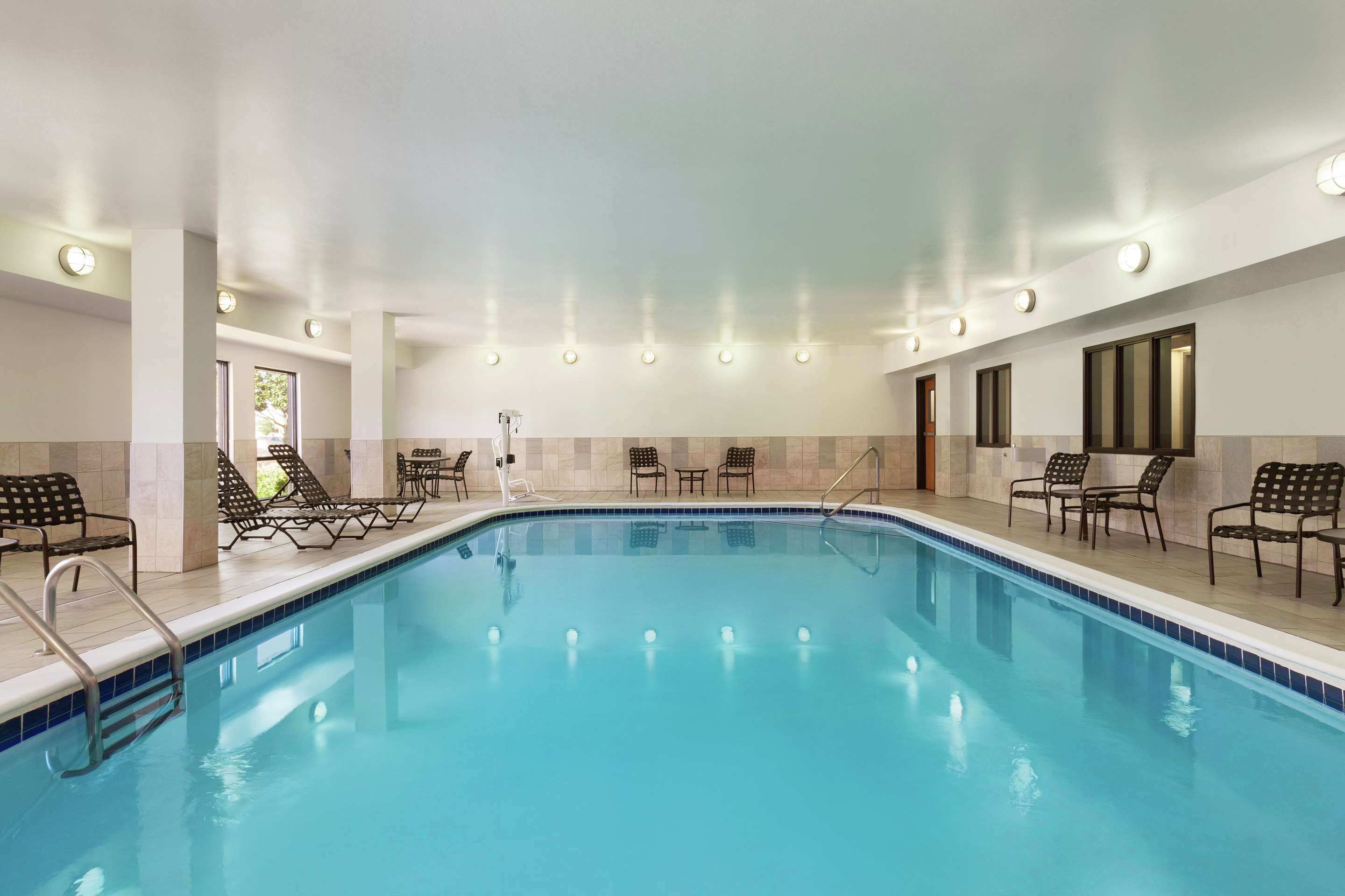 Pool | Hampton Inn Houston/Stafford