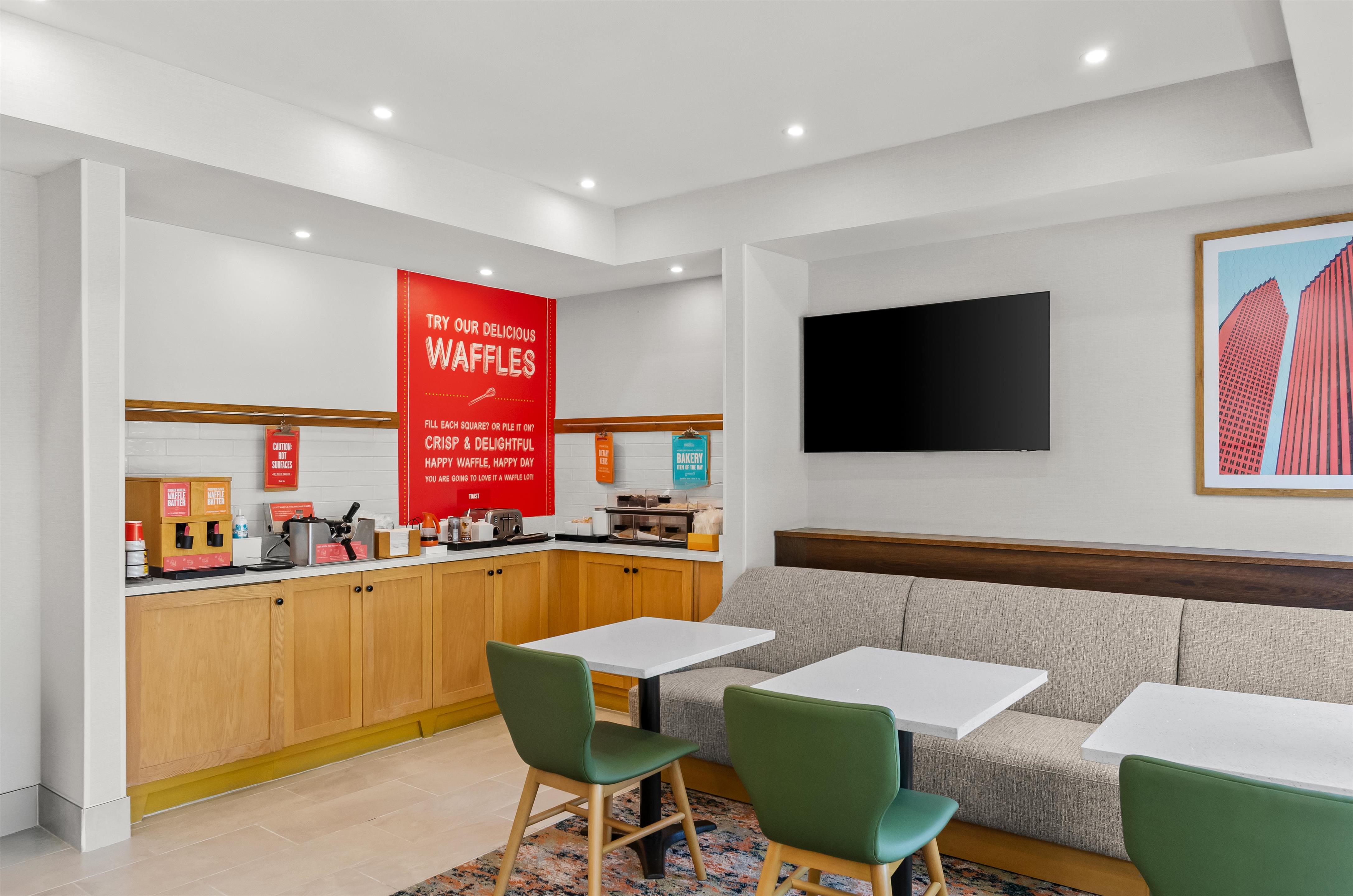Breakfast Area | Hampton Inn Houston-Willowbrook Mall