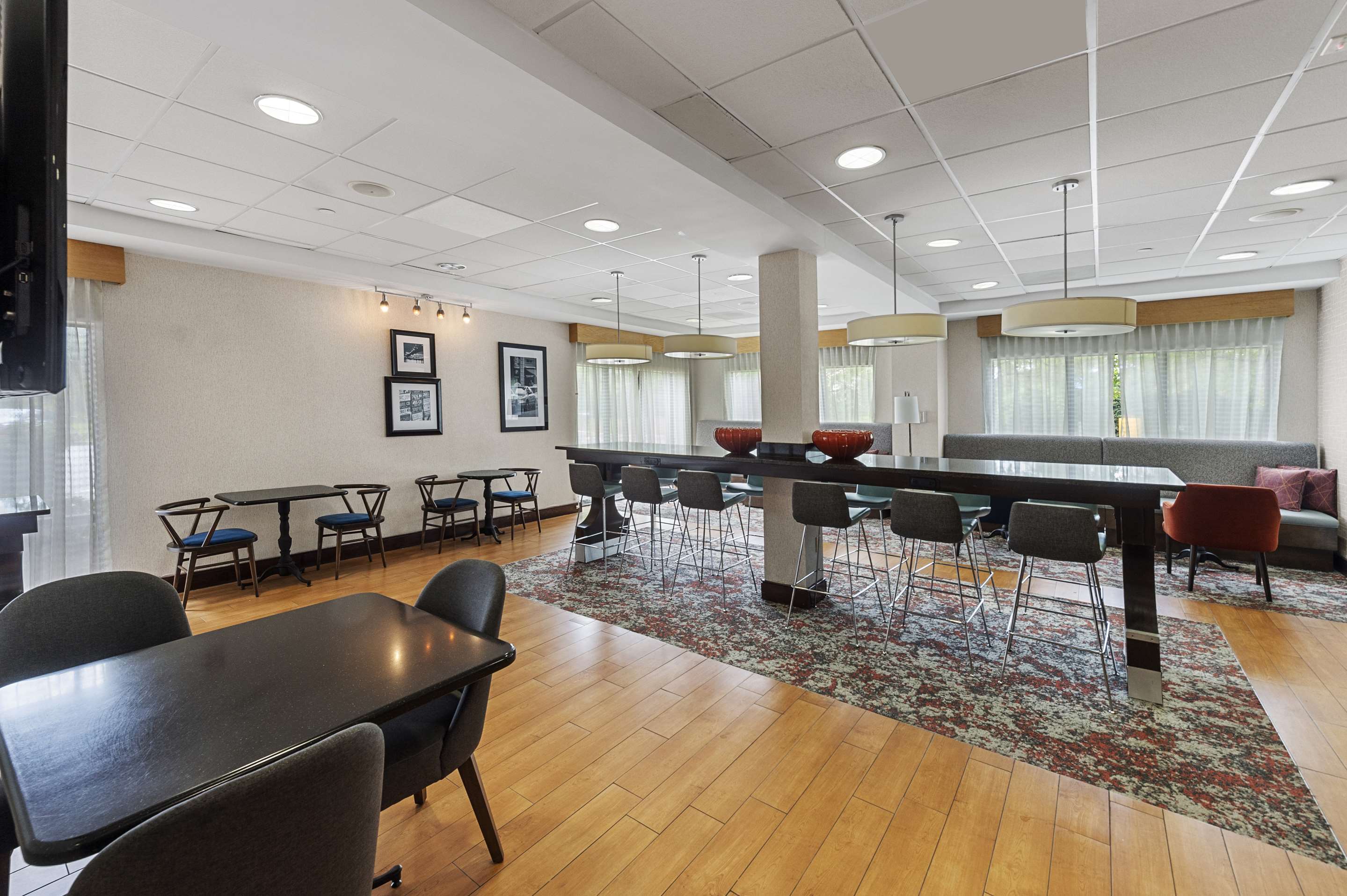 Breakfast Area | Hampton Inn Nanuet