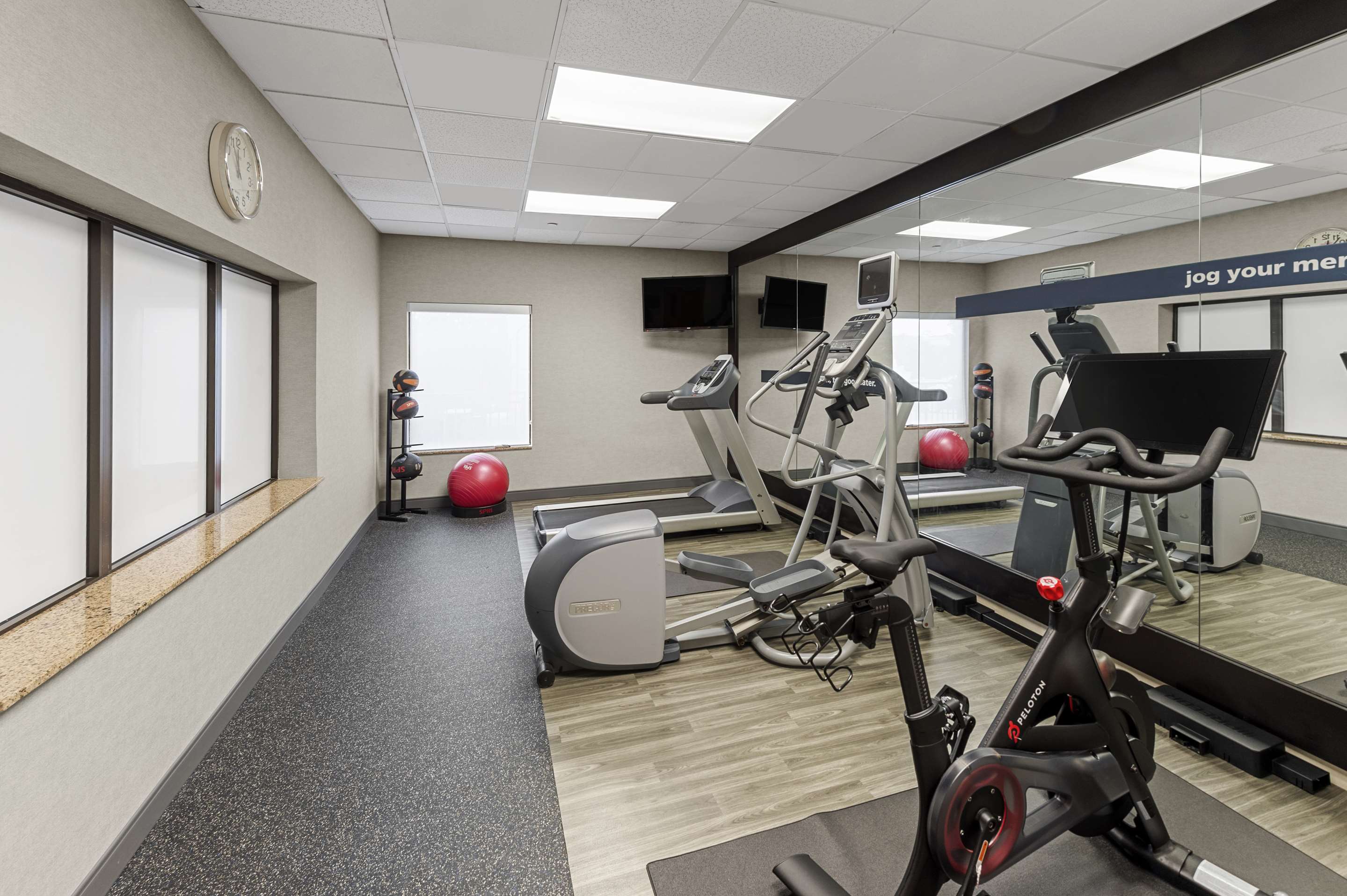 Health club fitness center gym | Hampton Inn Nanuet