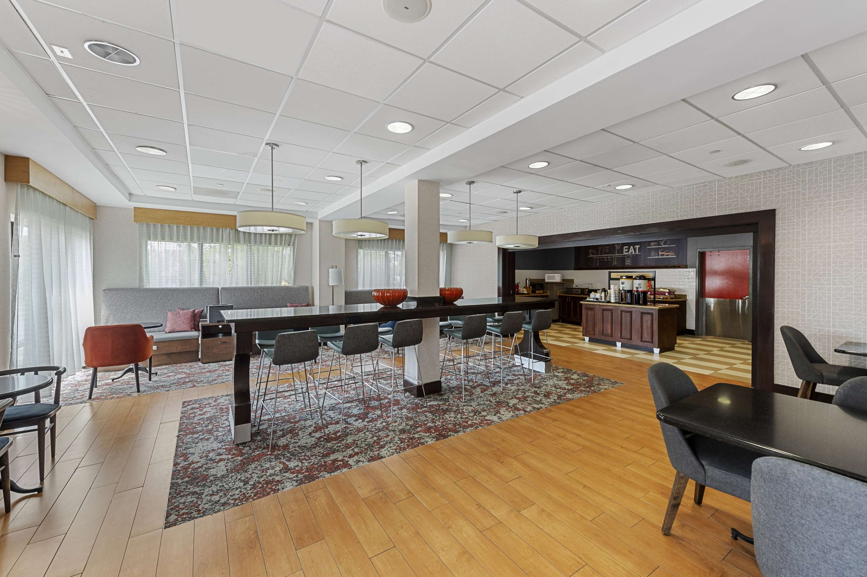 Breakfast Area | Hampton Inn Nanuet