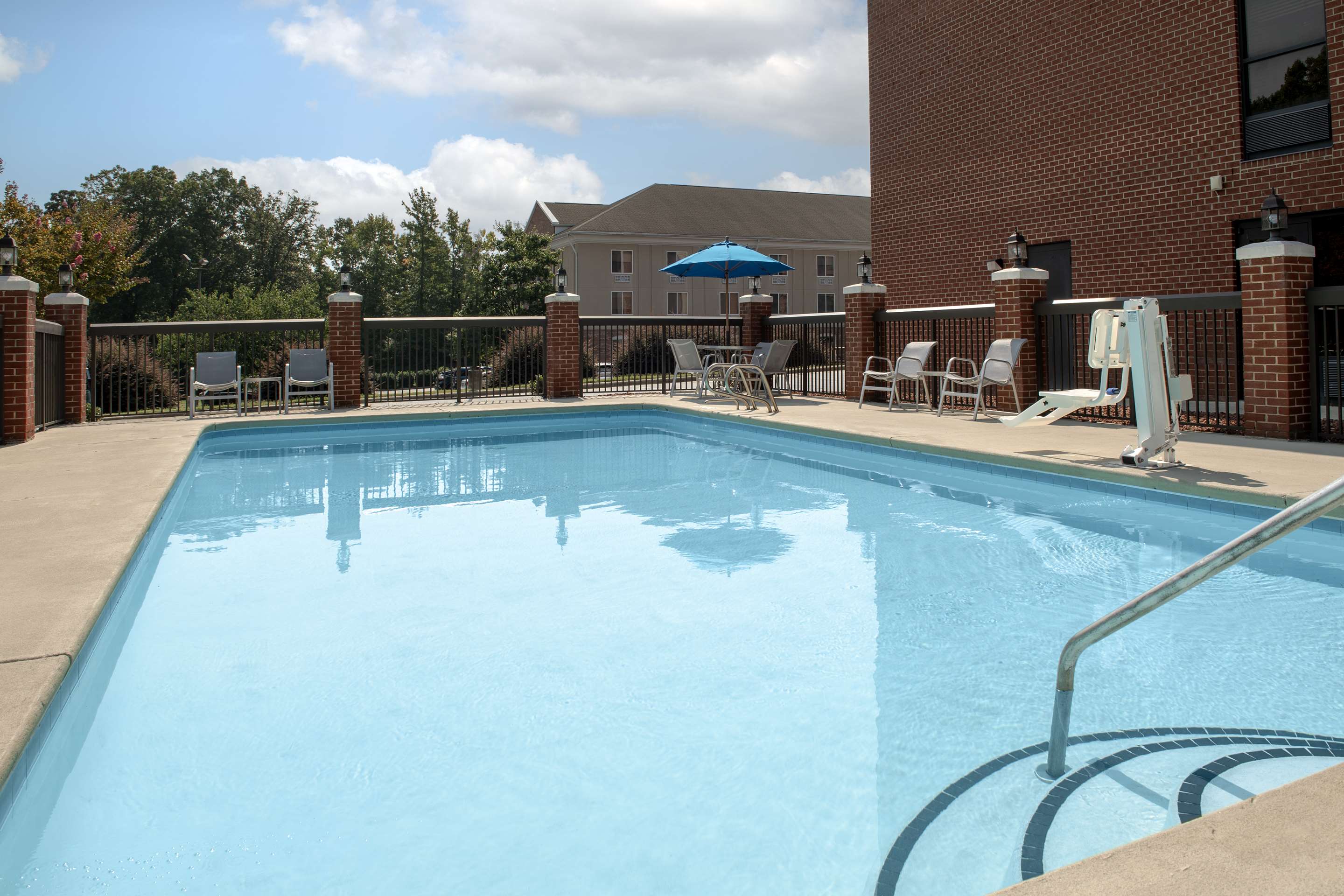 Pool | Hampton Inn High Point