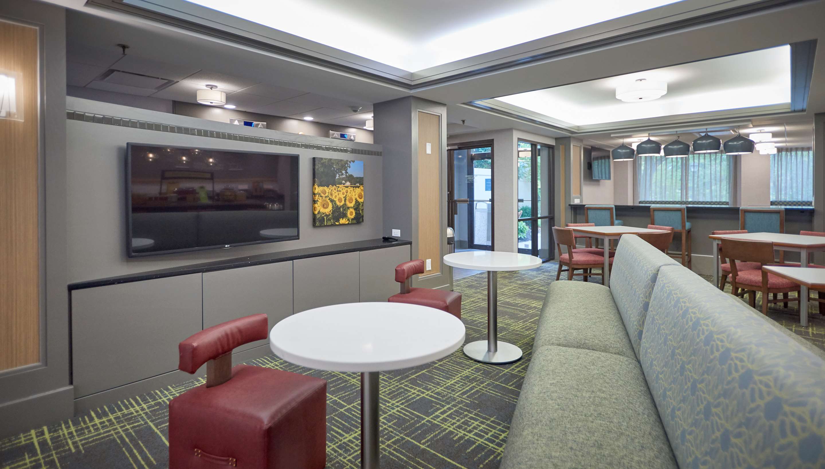 Lobby | Hampton Inn by Hilton Harrisburg West