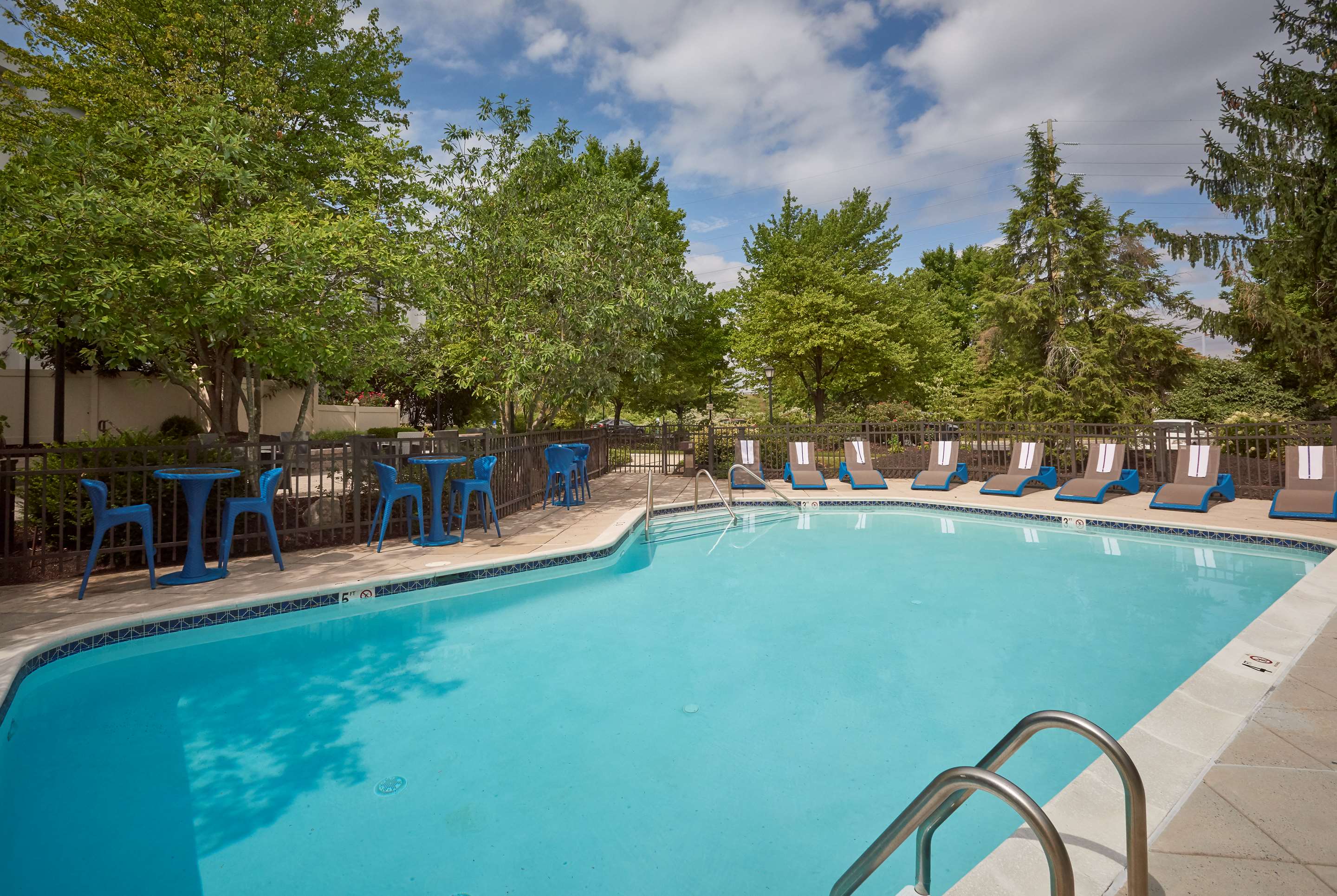 Pool | Hampton Inn by Hilton Harrisburg West