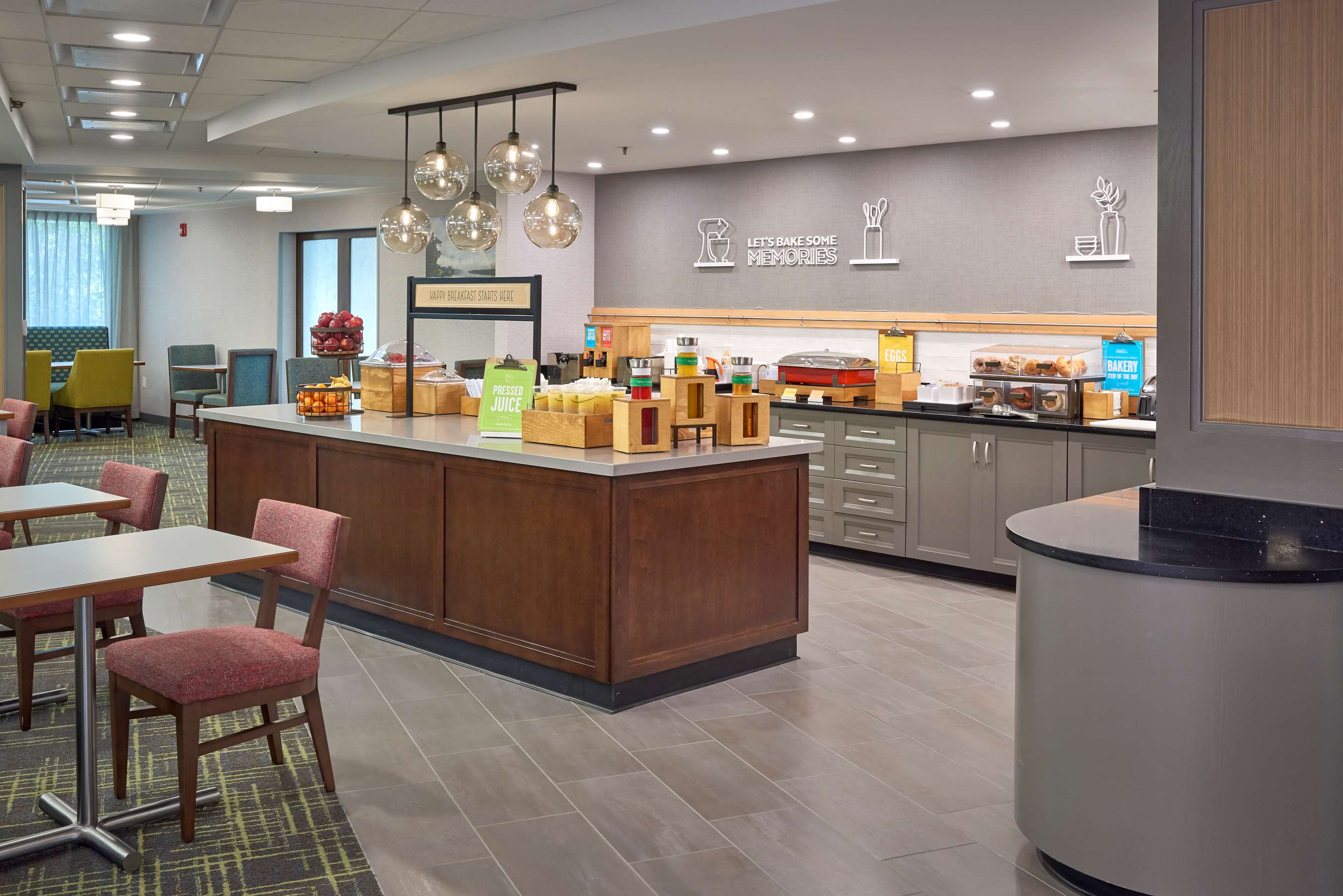 Breakfast Area | Hampton Inn by Hilton Harrisburg West