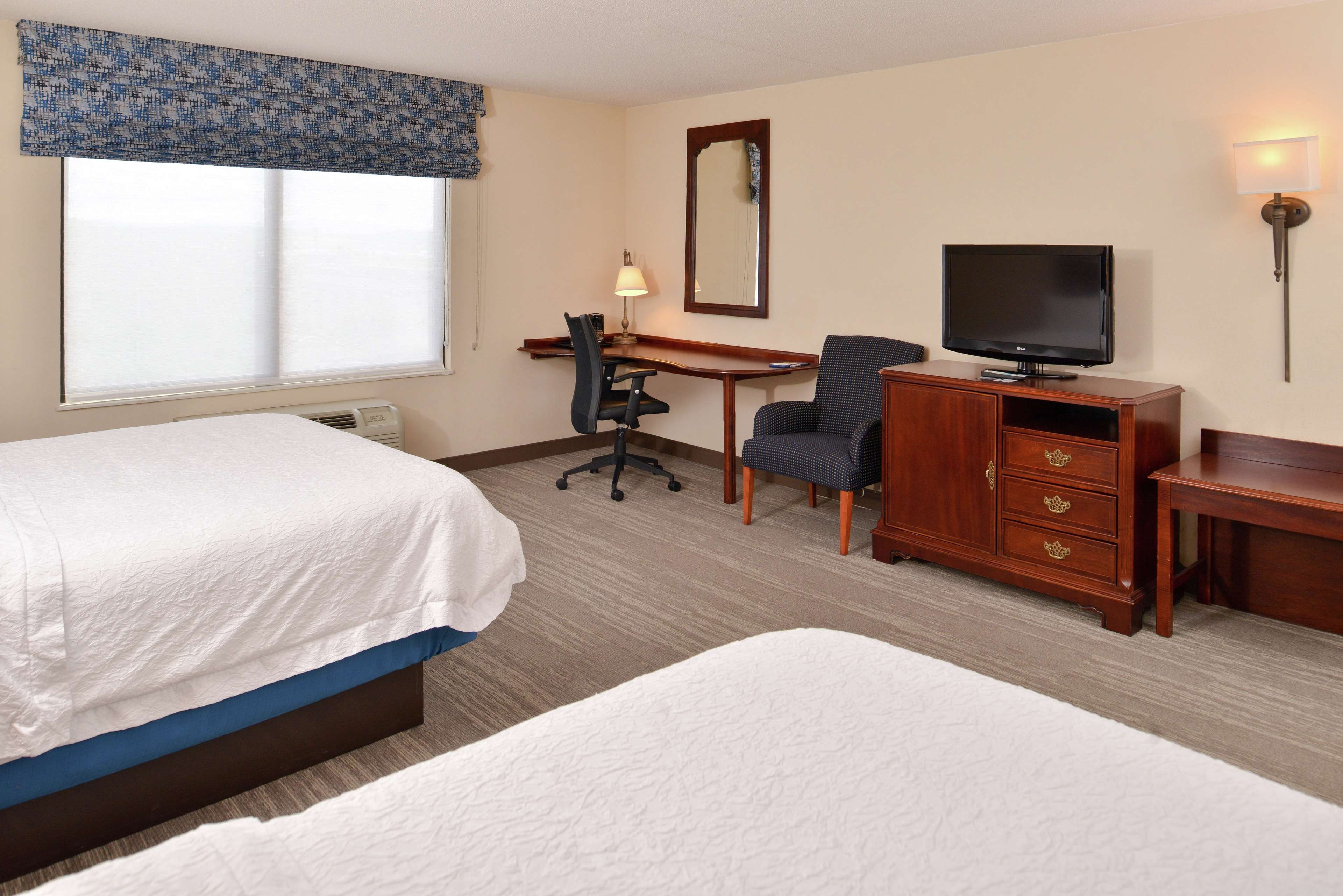 Hampton Inn Harrisonburg South Room Type - 2 QNS ACCESSIBLE W TUB