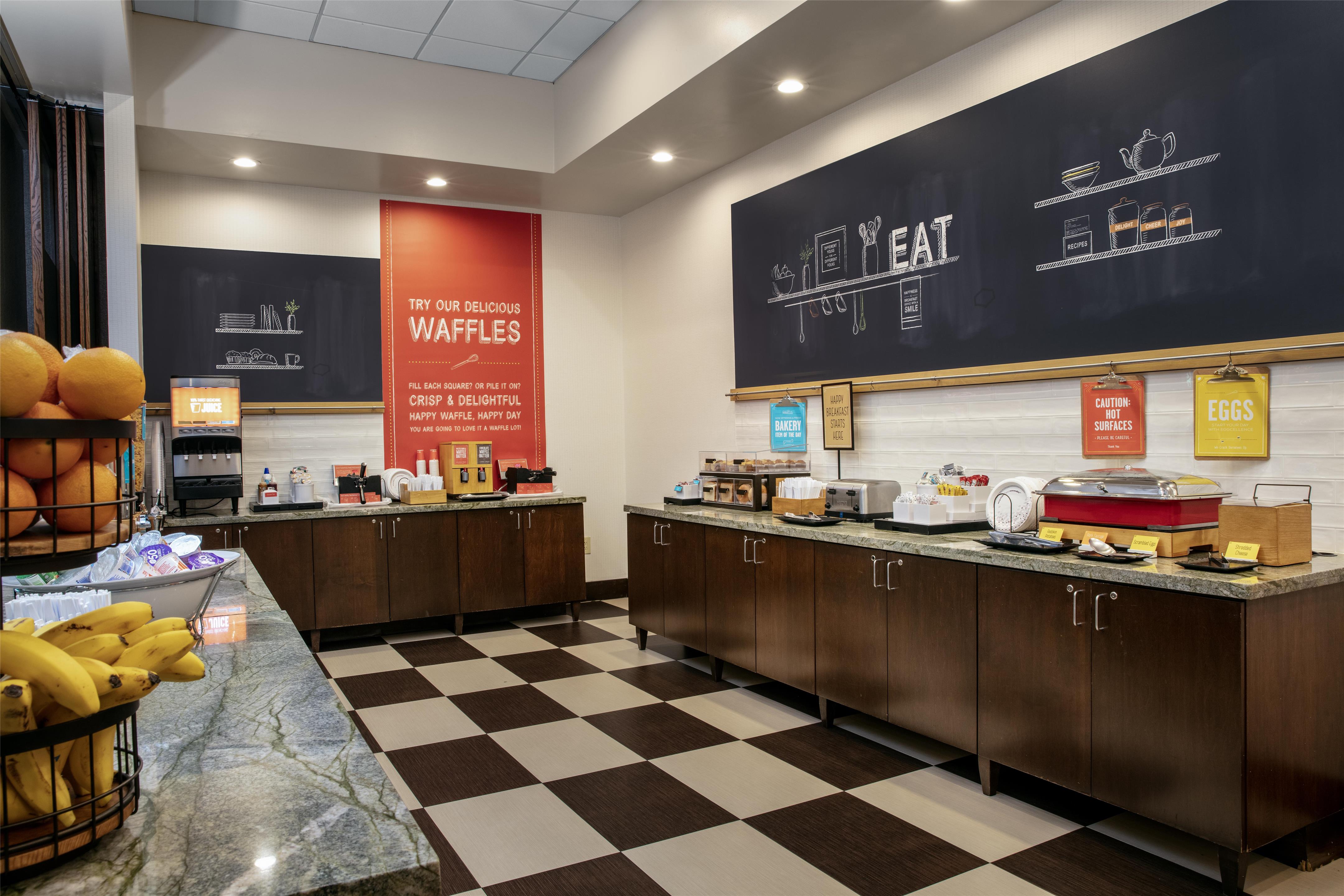 Breakfast Area | Hampton Inn & Suites Homestead Miami South