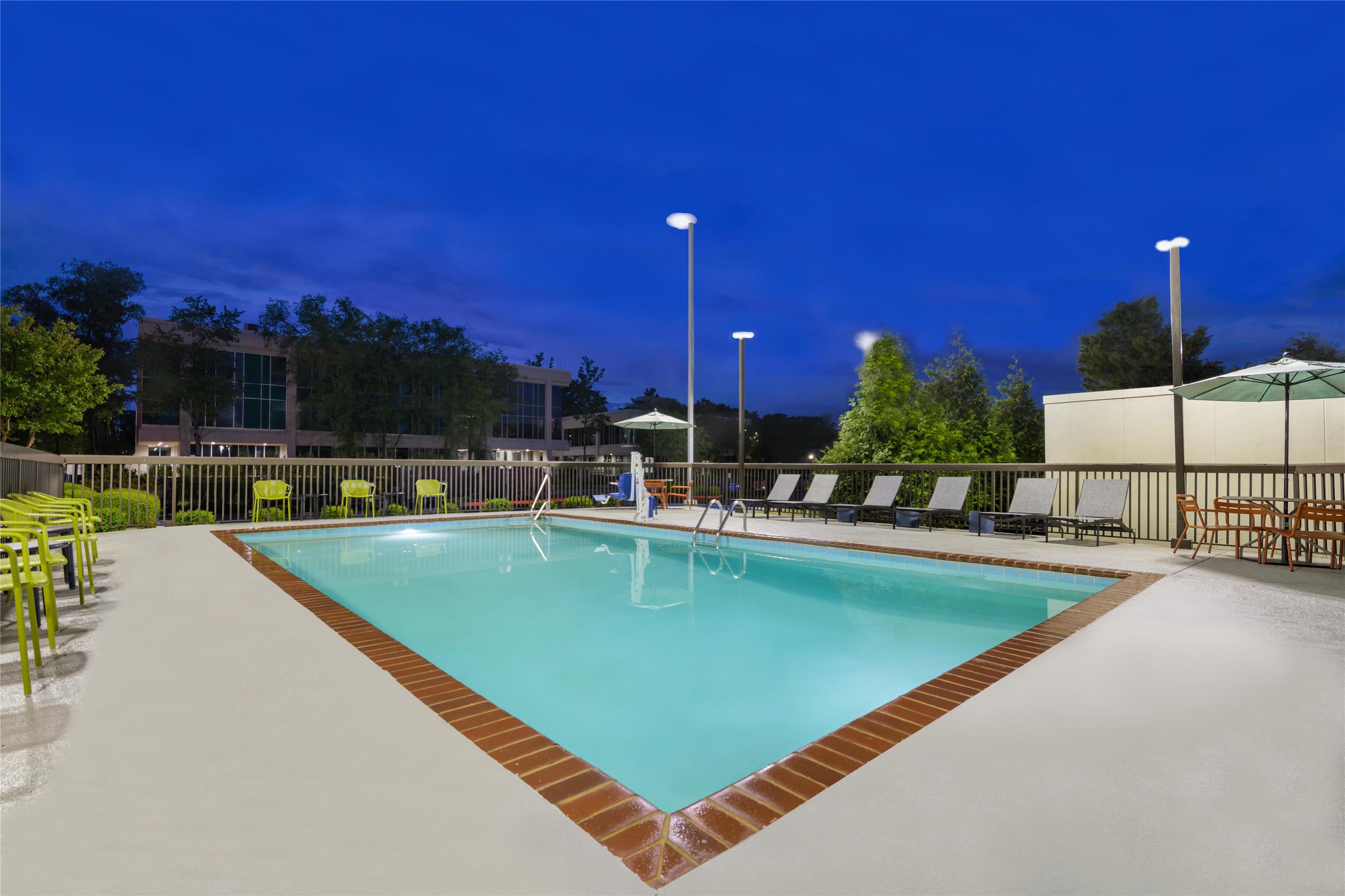 Pool | Hampton Inn Huntsville-Arsenal/South Parkway