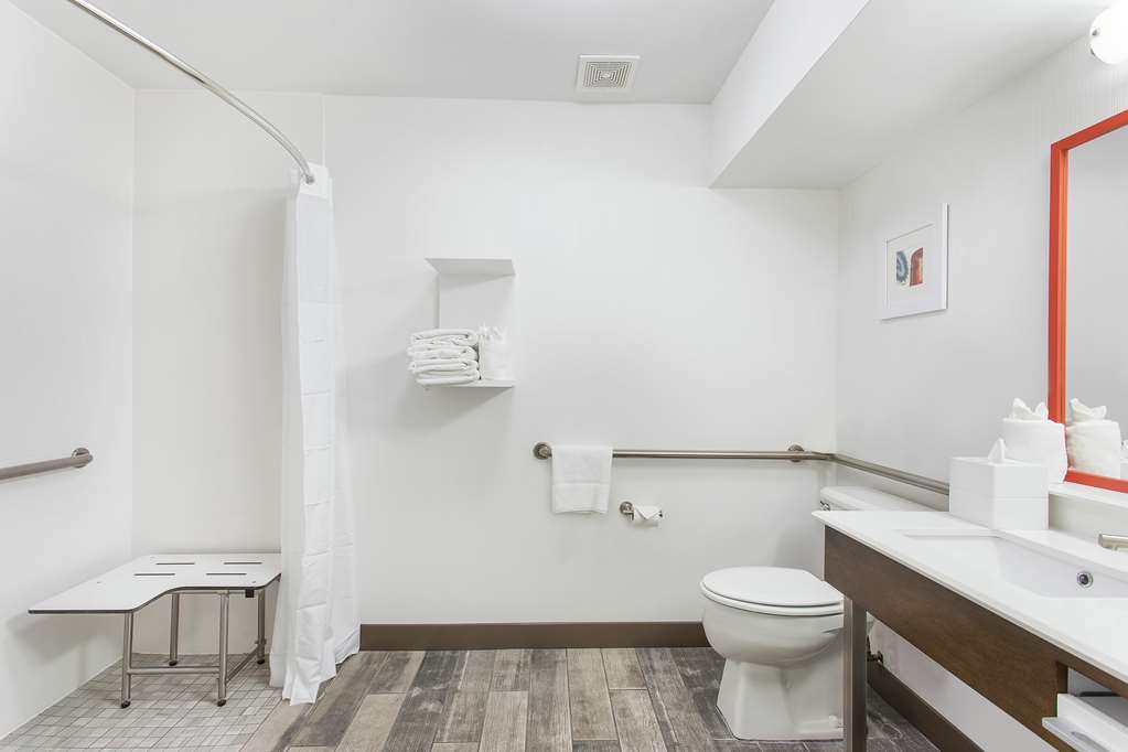 Hampton Inn by Hilton Cullman Room Type - 1KG MOB HEAR ACC RI-SHW NS