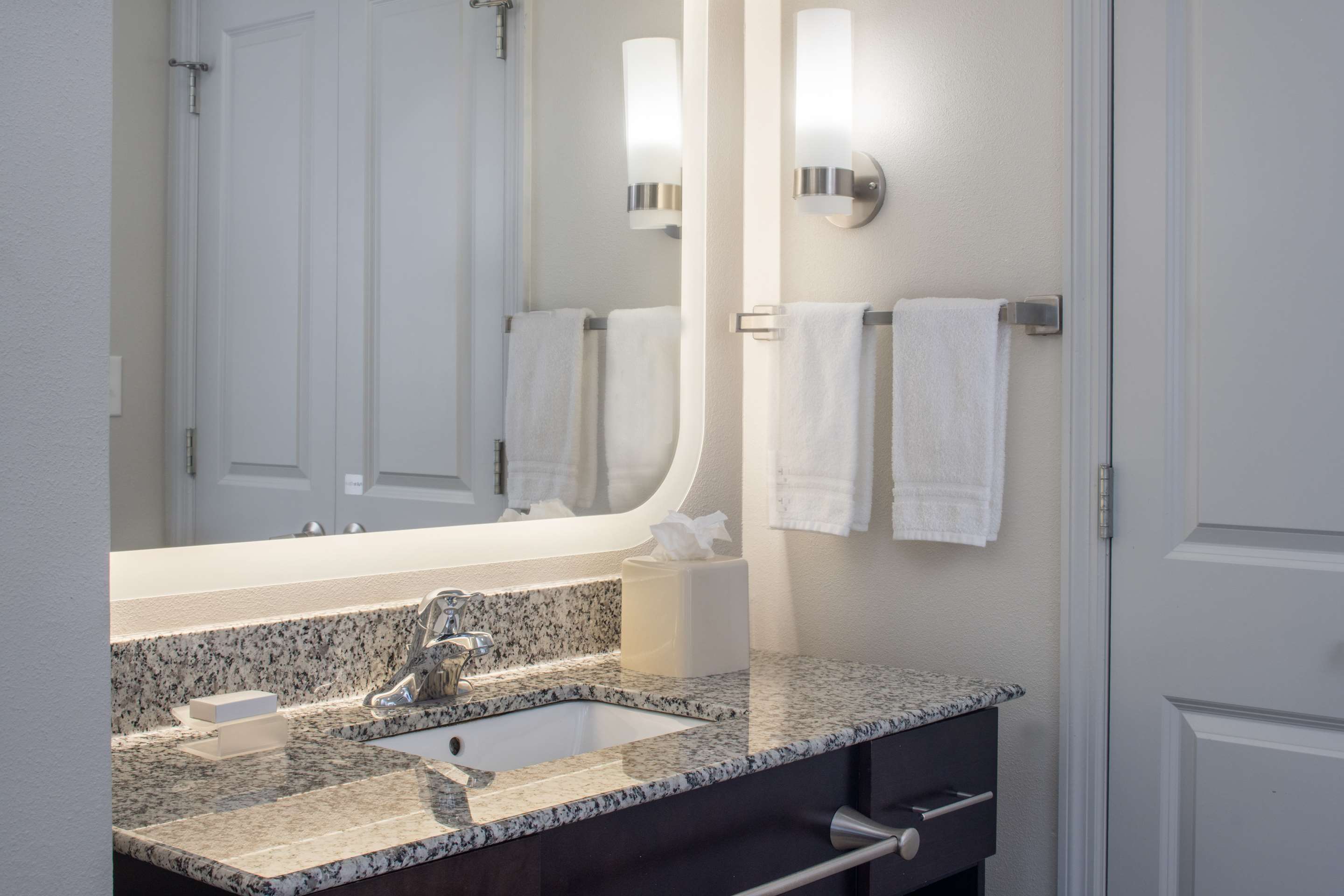 Guest room bath