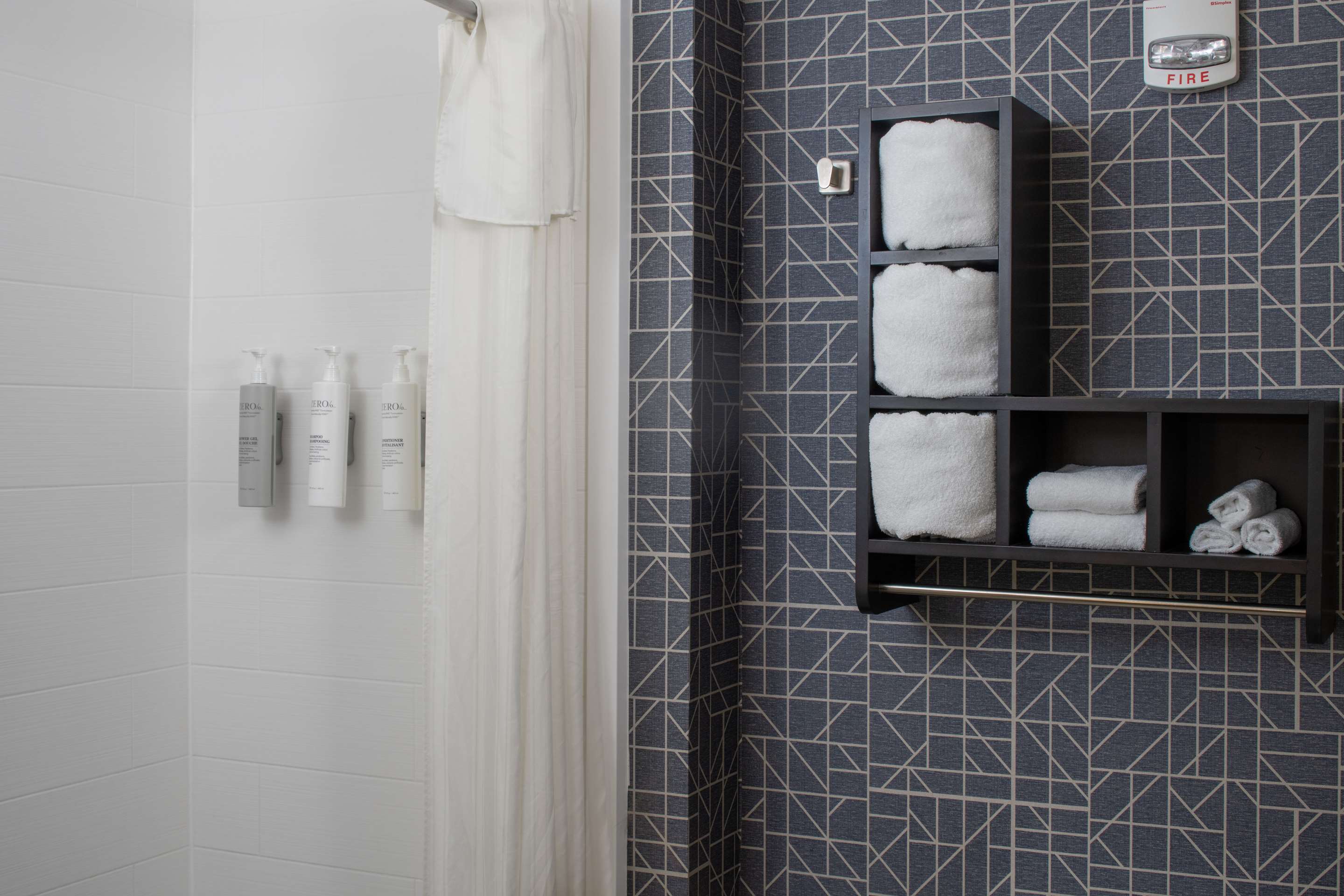 Guest room bath
