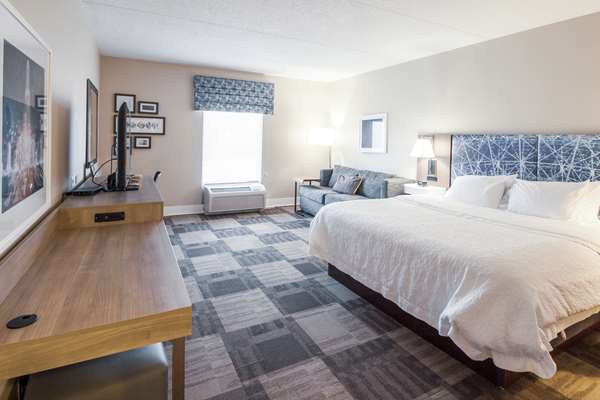  - Hampton Inn & Suites Huntsville