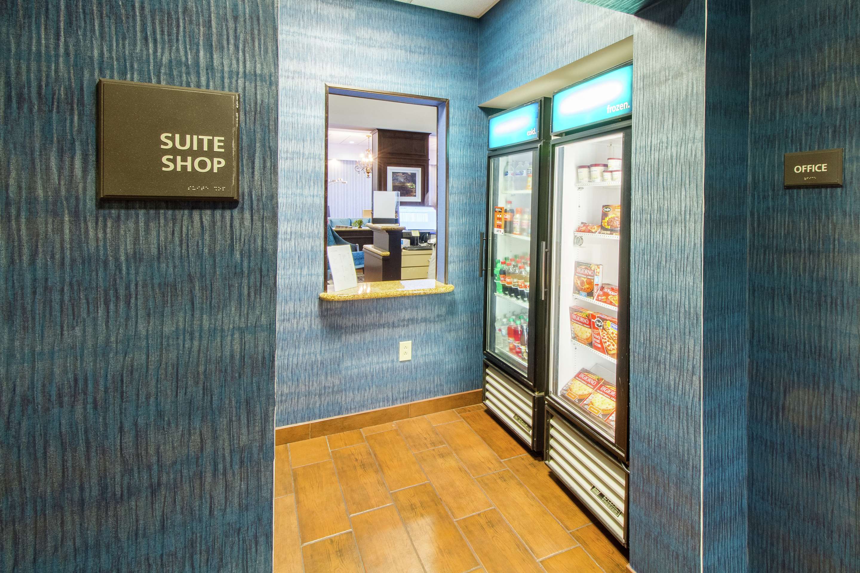Restaurant | Hampton Inn & Suites Huntsville Hampton Cove