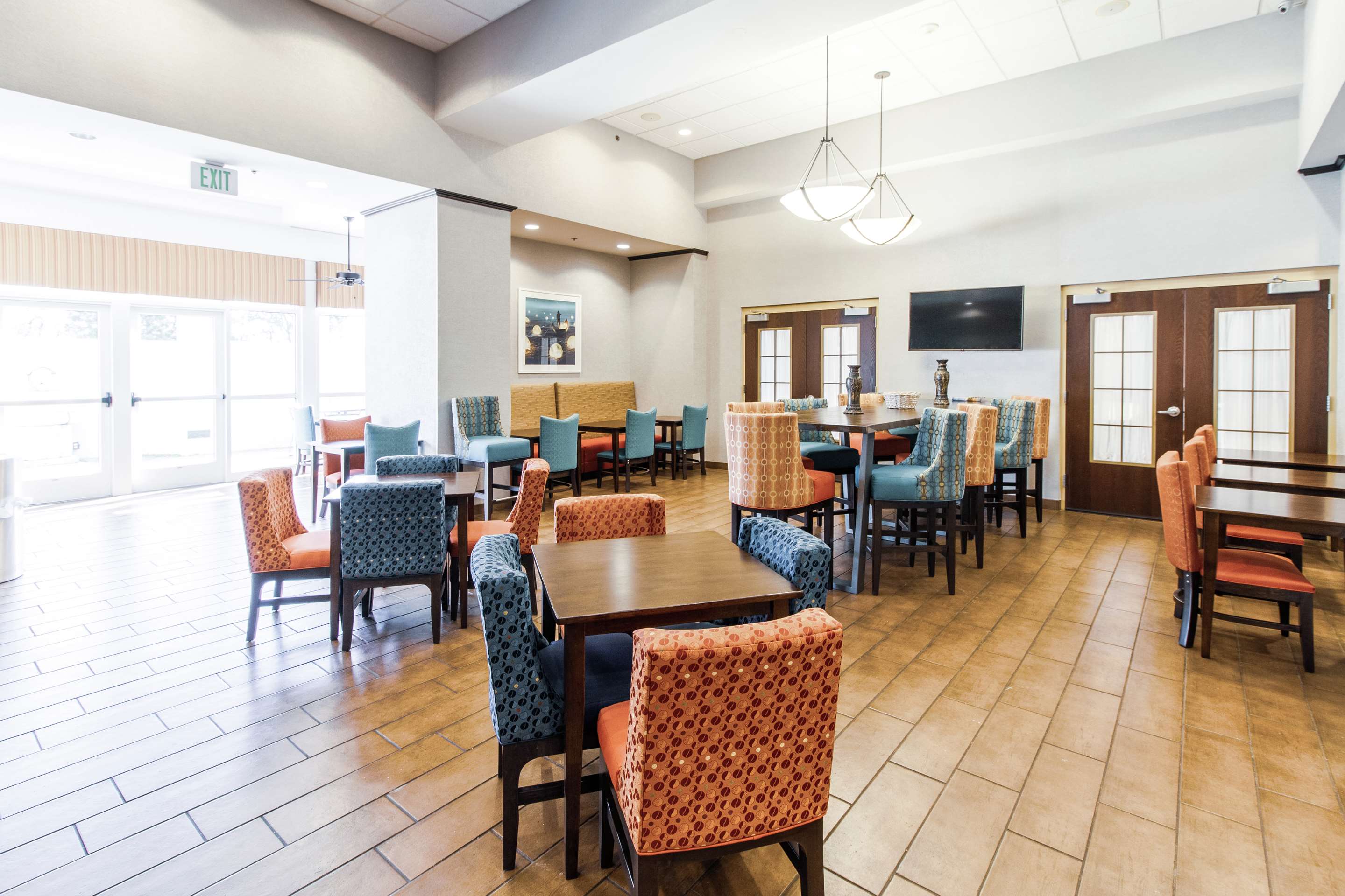Breakfast Area | Hampton Inn & Suites Huntsville Hampton Cove