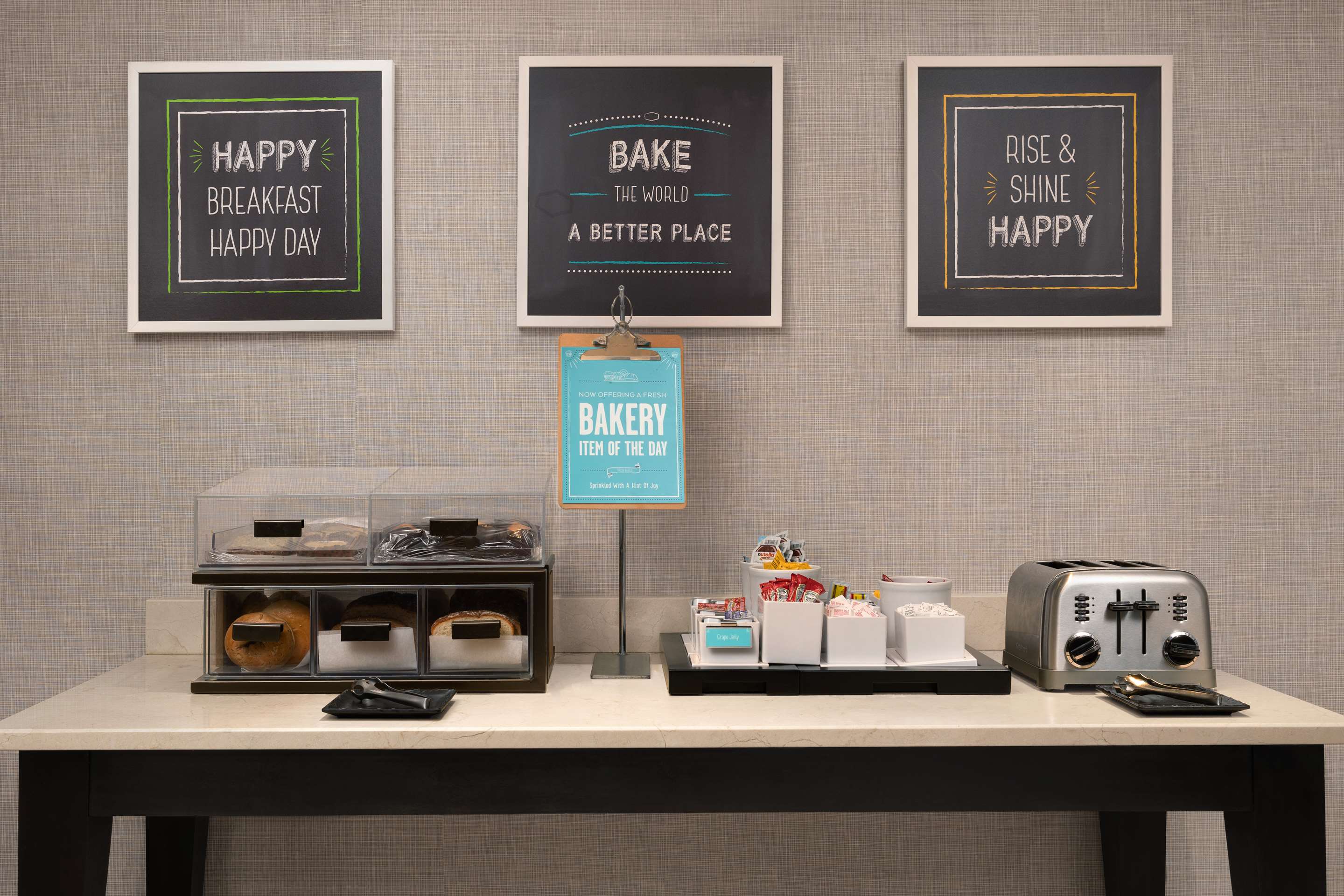 Breakfast Area | Hampton Inn & Suites Huntsville/Research Park Area