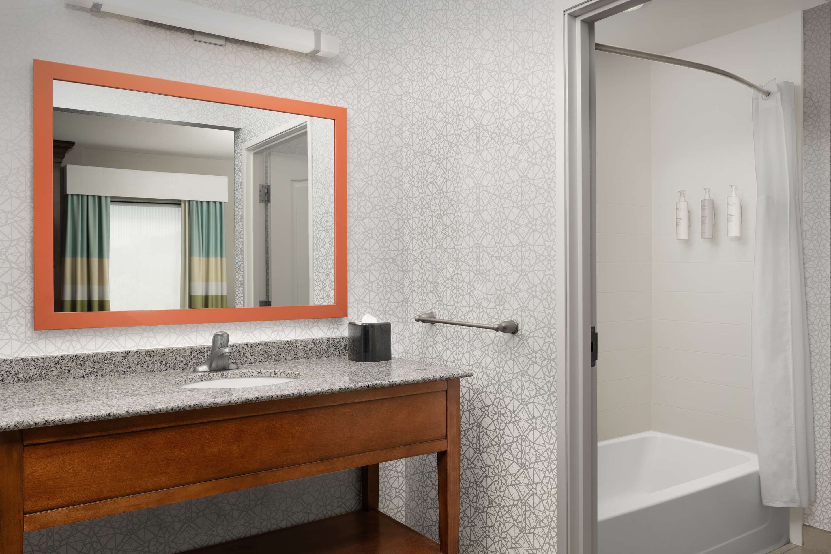 Guest room bath