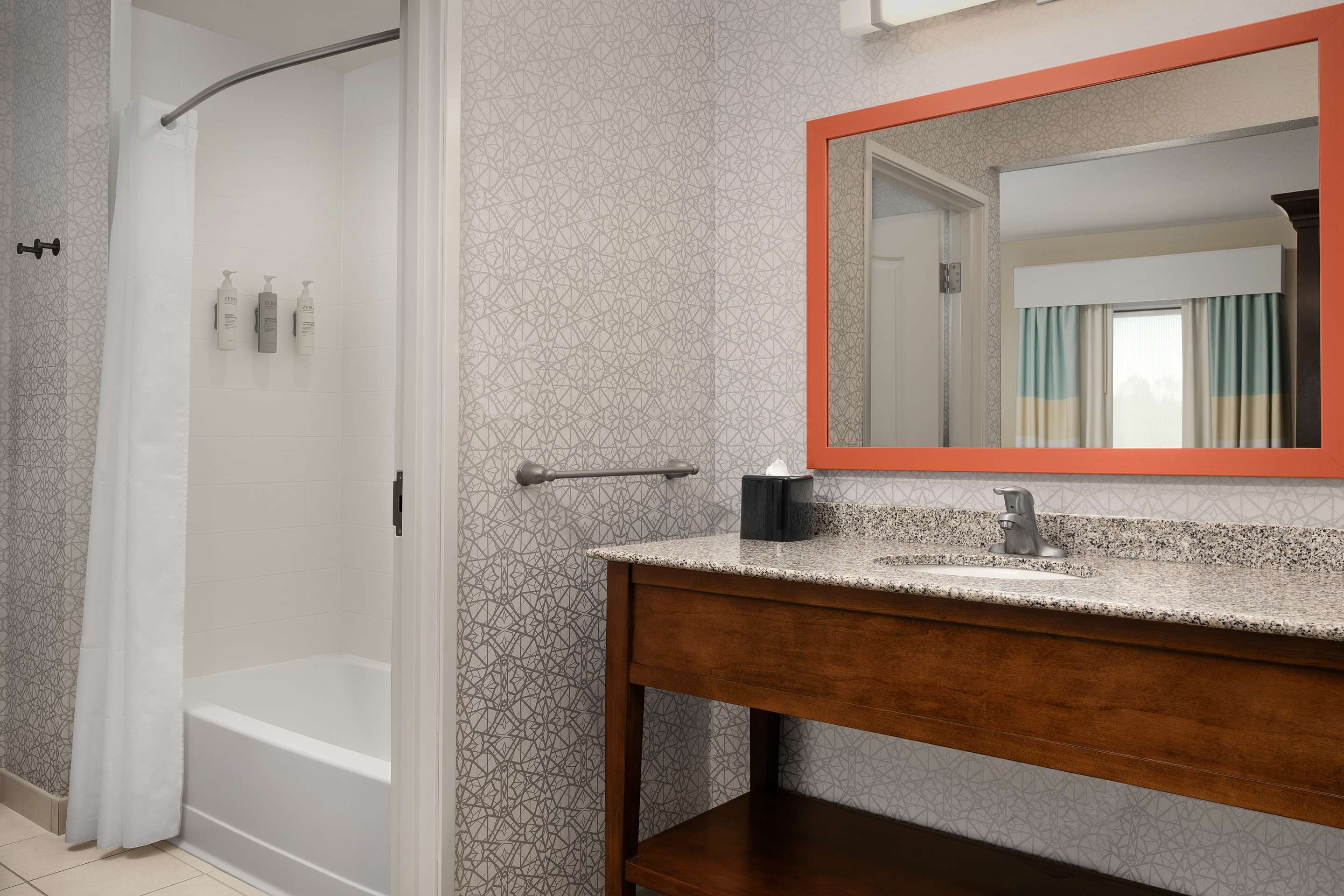 Guest room bath