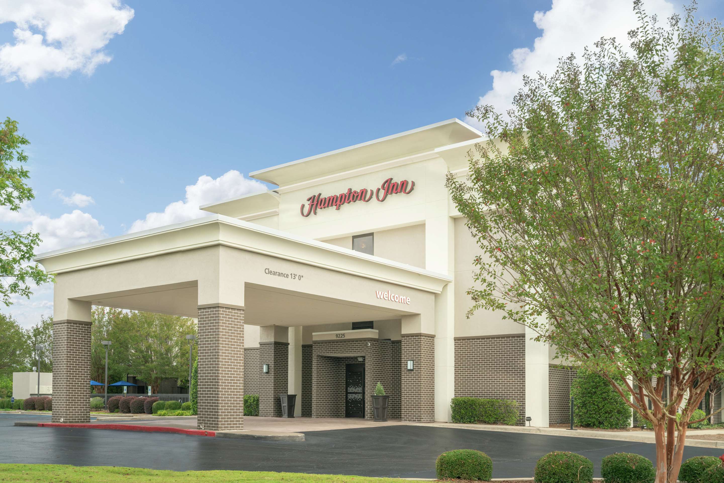 Exterior | Hampton Inn Madison Huntsville Airport