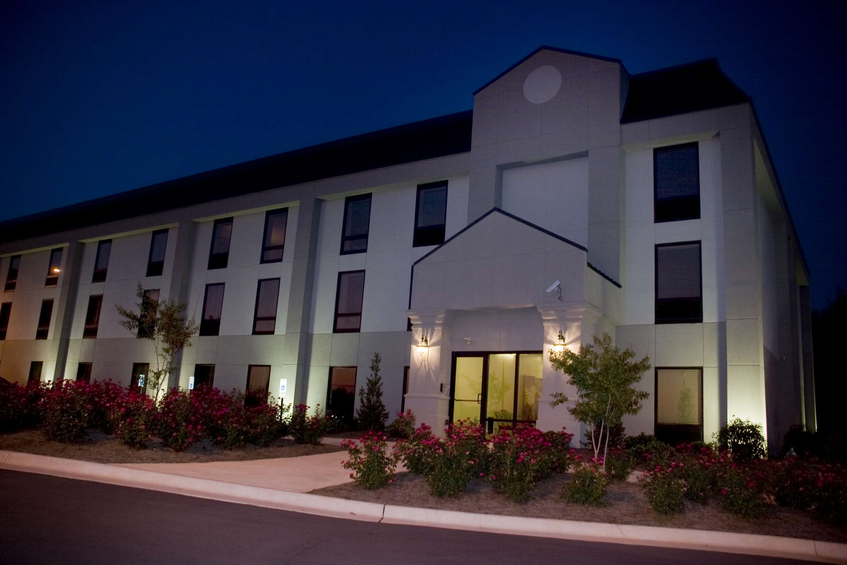 Exterior | Hampton Inn Madison Huntsville Airport