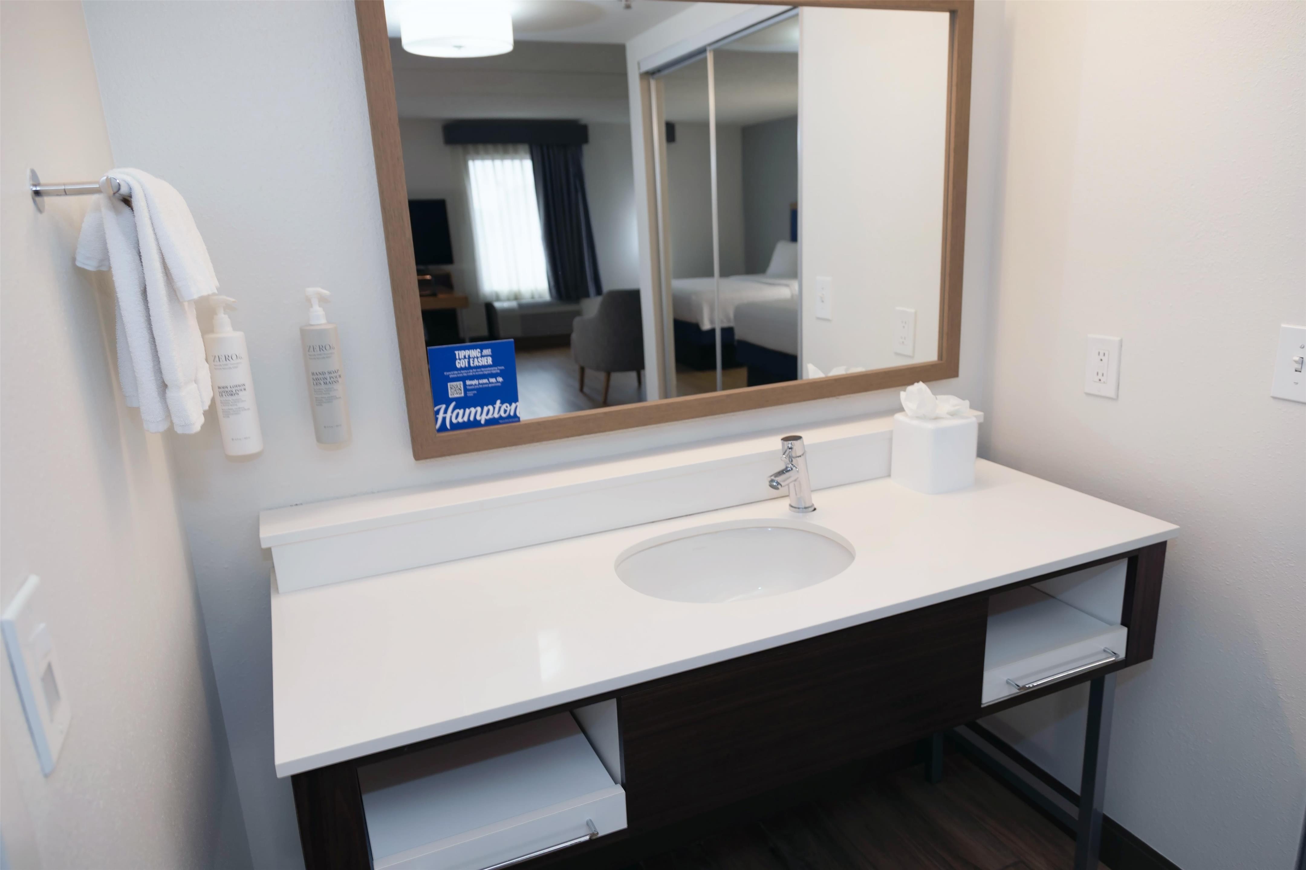Guest room bath