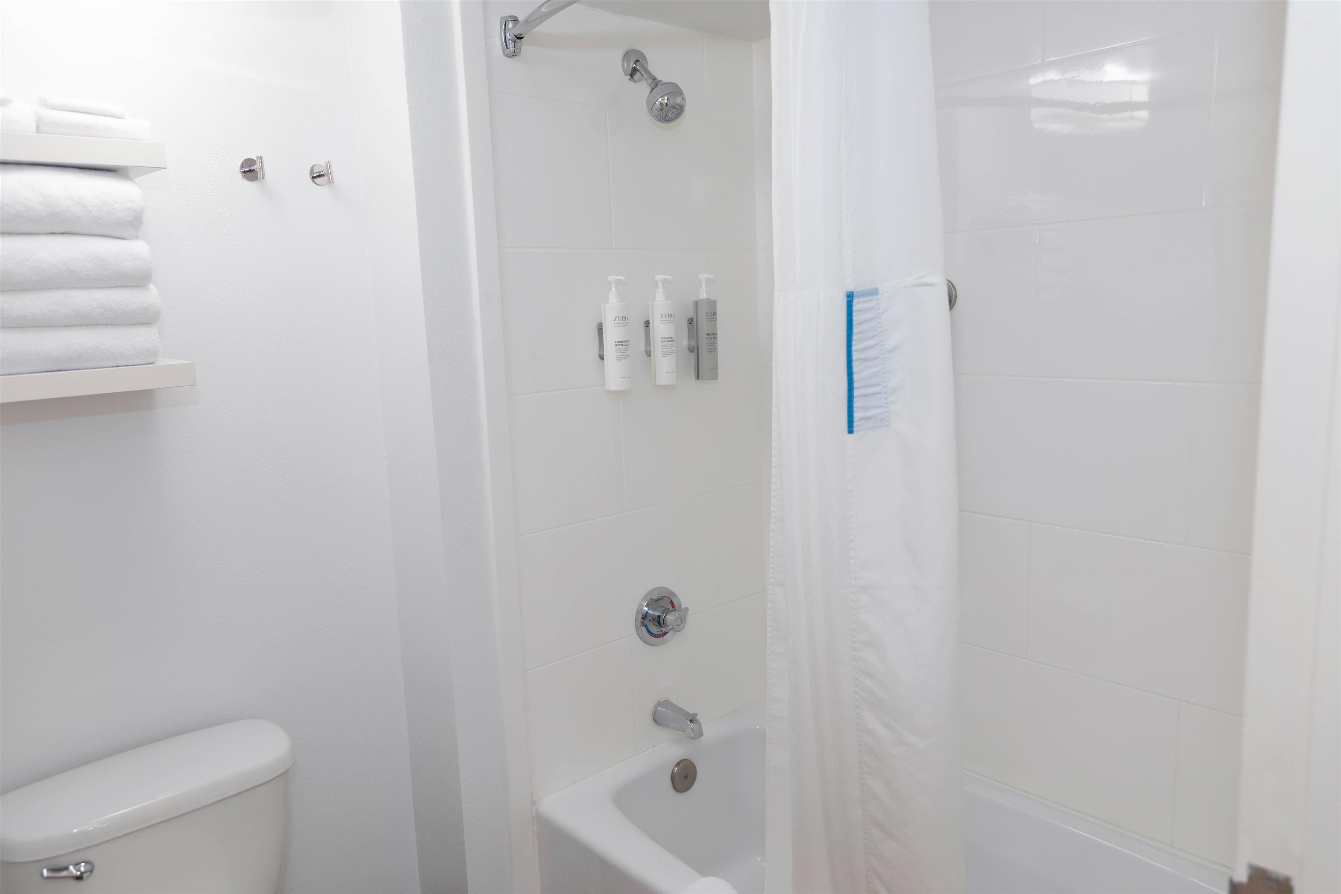 Guest room bath