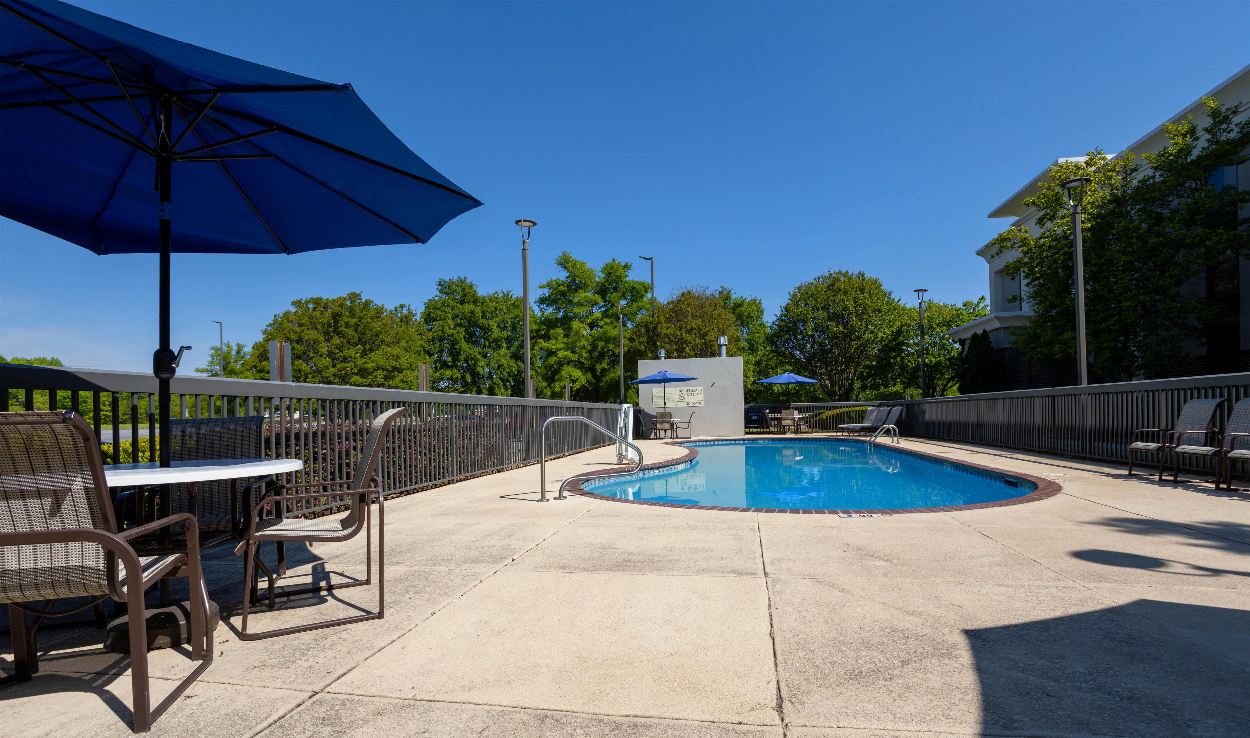 Pool | Hampton Inn Madison Huntsville Airport