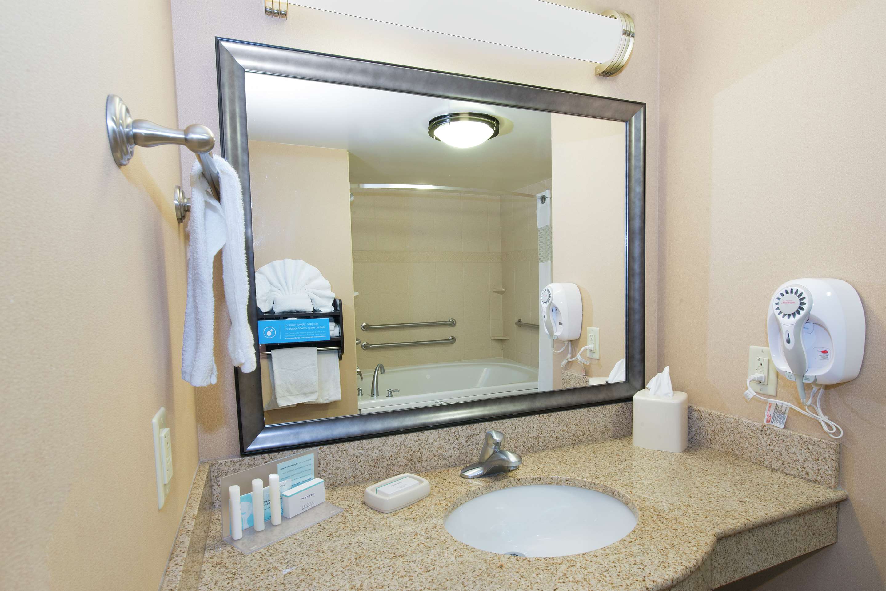 Guest room bath