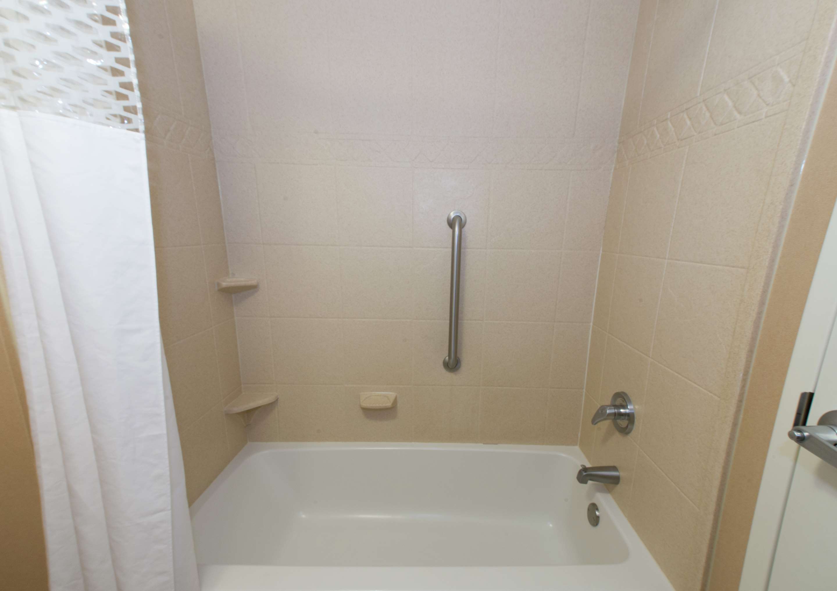 Guest room bath